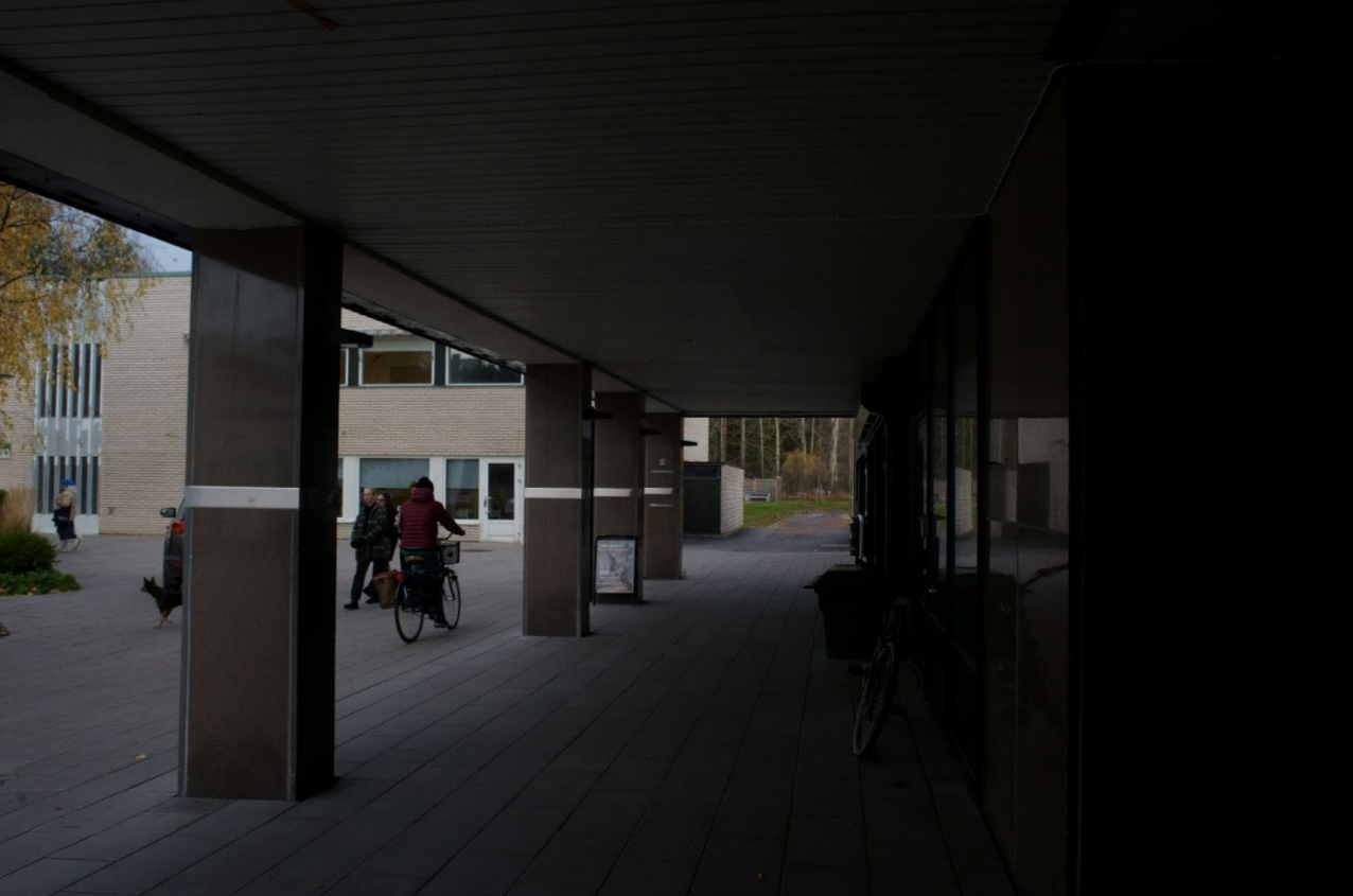 The overhang is rather dark and unfriendly. Few people pass through it.