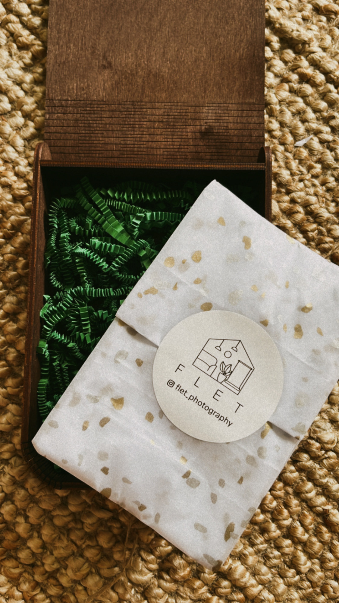 Darilna *lesena* škatlica z razvitimi fotografijami