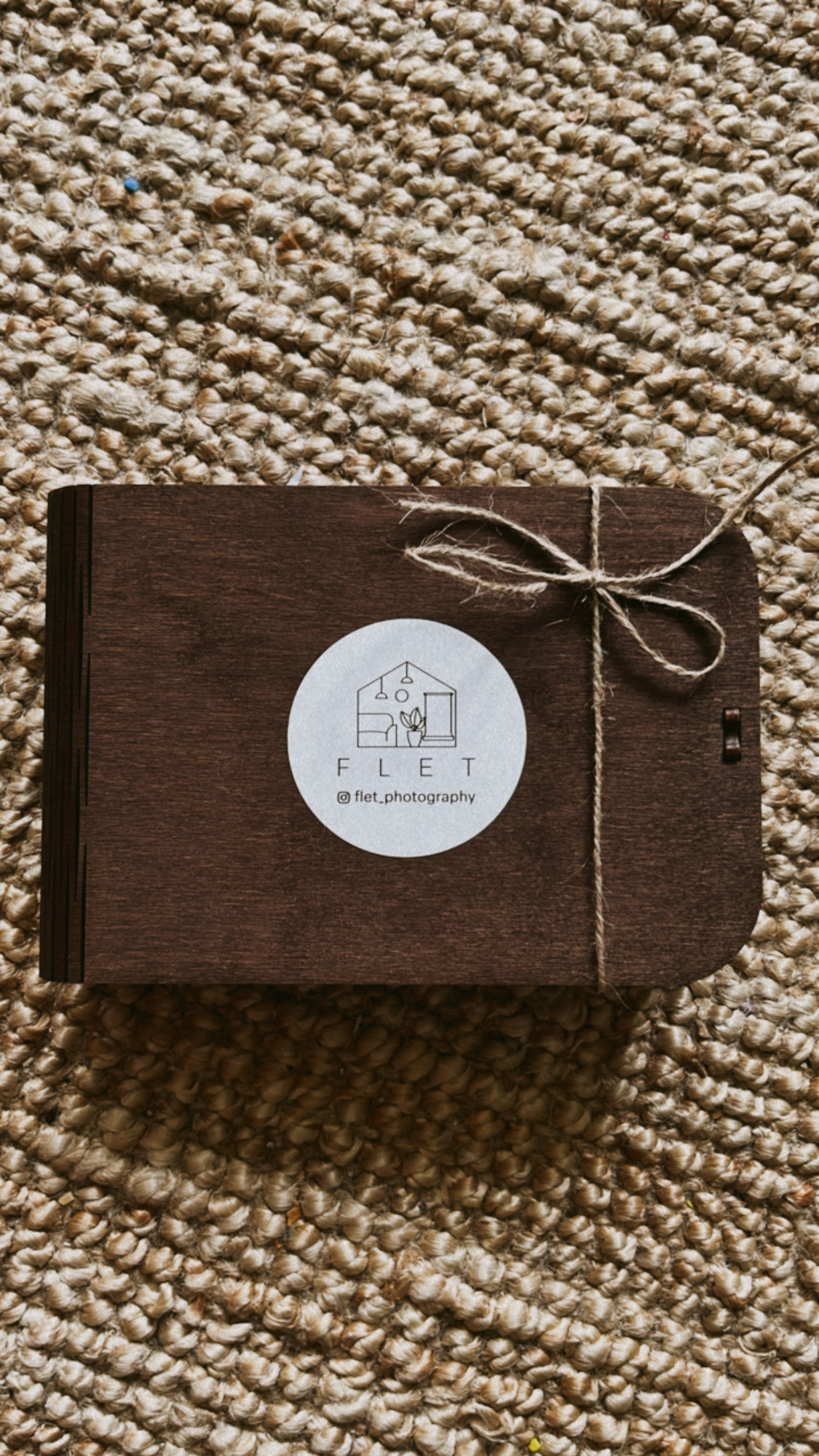 Darilna *lesena* škatlica z razvitimi fotografijami