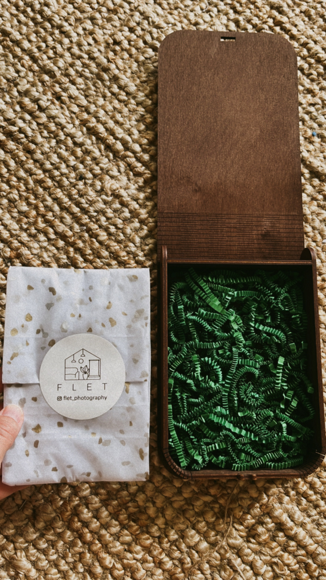 Darilna *lesena* škatlica z razvitimi fotografijami