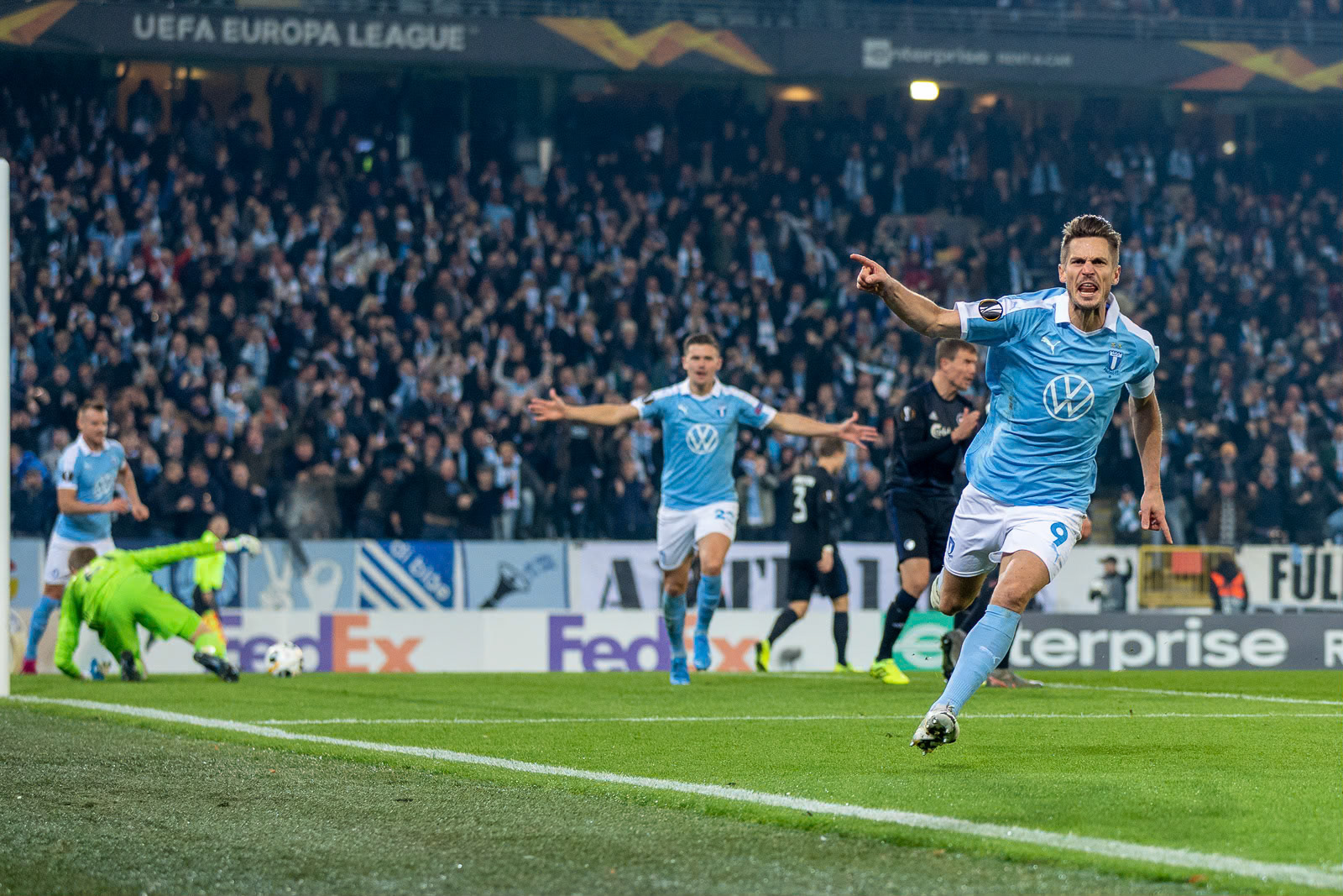 2019-10-03 | Malmö, Sweden: Malmö FF (9) Markus Rosenberg celebrates after scoring 1-1 during the game between Malmö FF and FC Köpenhamn at Swedbank Stadion ( Photo by: Roger Linde | Swe Press Photo )Keywords: Swedbank Stadion, Malmö, Soccer, Europa League, Malmö FF, FC Köpenhamn, mk191003, mfffck, uel