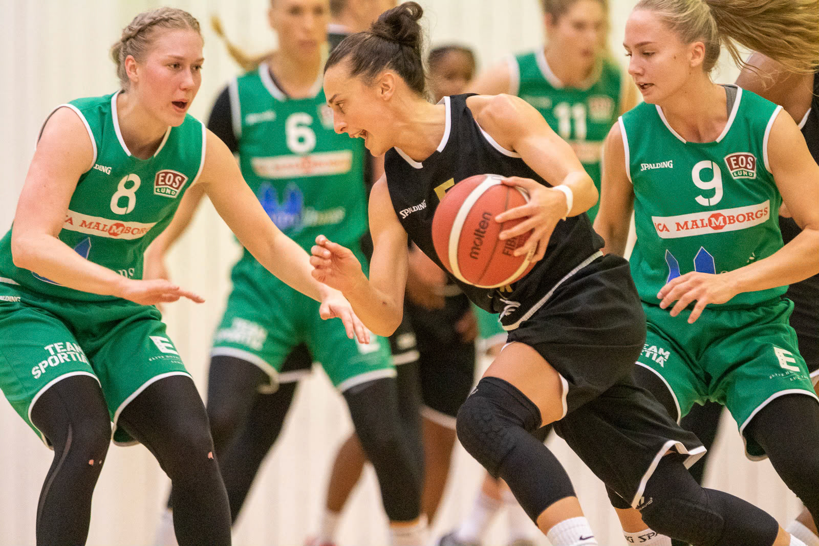 2019-10-26 | Lund, Sweden: A3 Umeå (5) Tamara Radocaj during the game between IK EOS and A3 Umeå at EOShallen ( Photo by: Roger Linde | Swe Press Photo )Keywords: EOShallen, Lund, Basketball, SBL, IK EOS, A3 Umeå, ea191026