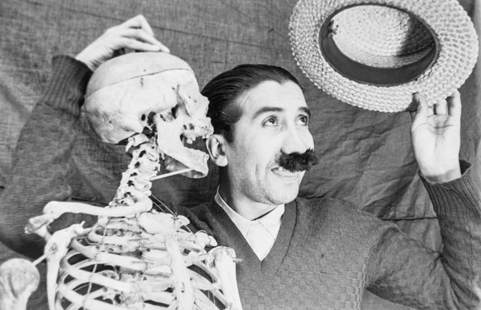 El Negro Jimenez. Actor, multifacetico, protagonista de muchas actividades de San Fernando de los 50, 60, 70 y 80. Dotado de un gran humor, participo en Veladas, Obras de Teatro, Bingos y muchas otras actividades de la Comarca.