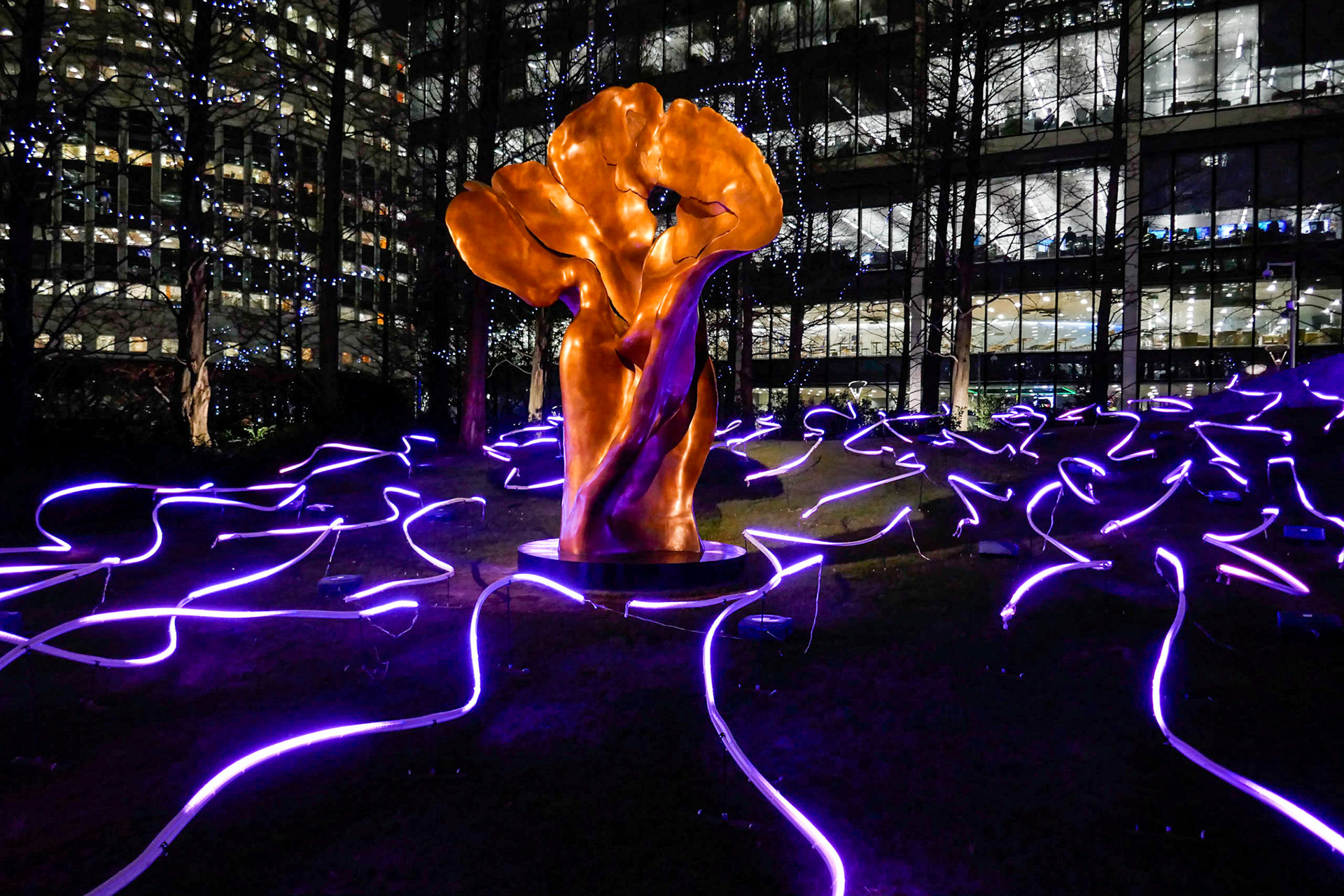 Light sculpture in Jubilee Park - Canary Wharf Winter Lights