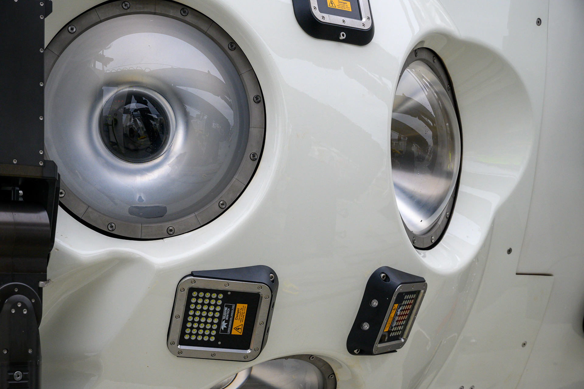 DSV Limiting Factor viewports