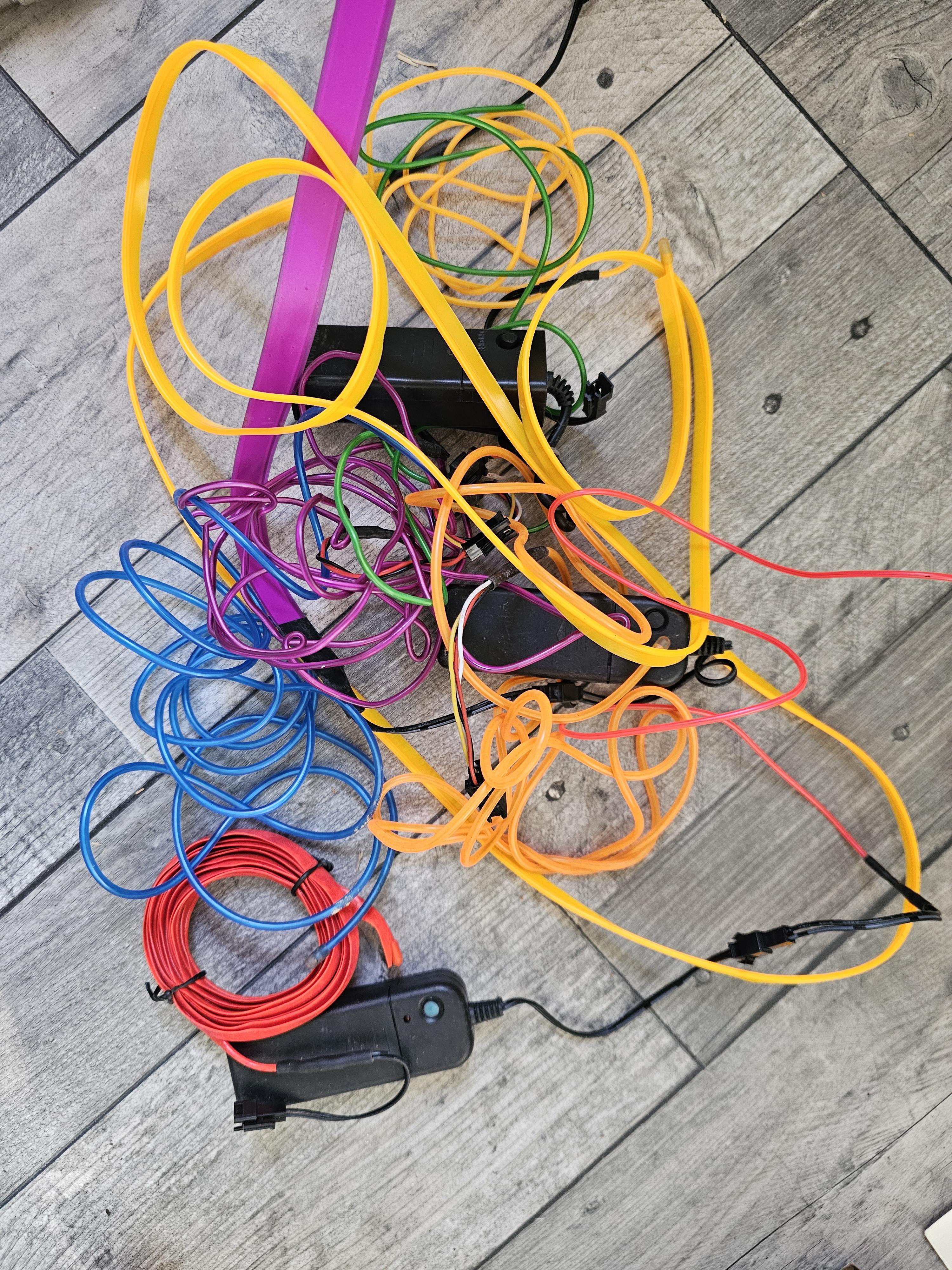Les Wires