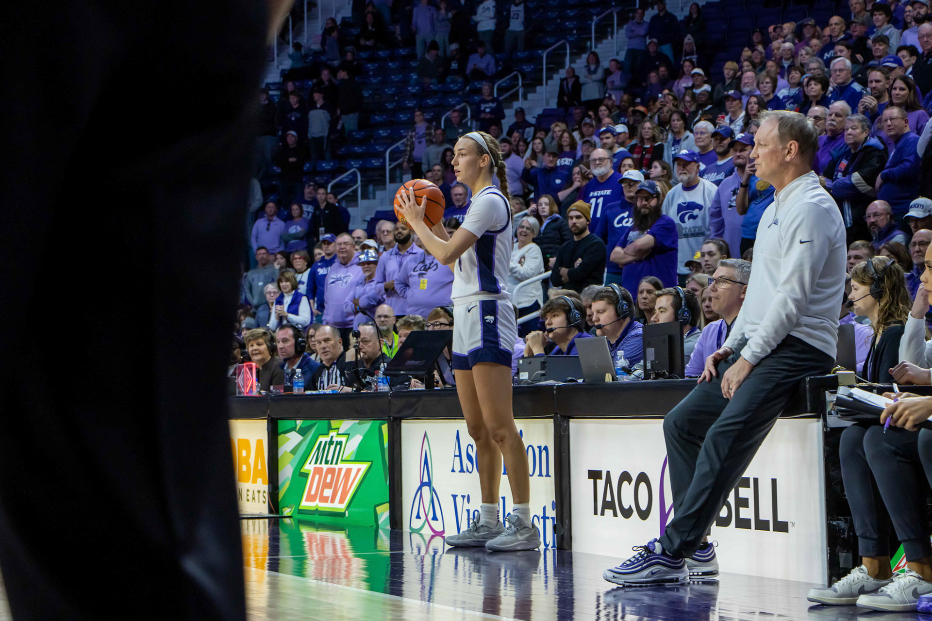 Guard Serena Sundells looks for an opening on the inbounds play to seal Texas' fate. K-State closed the game 61-58 to beat No. 10 Texas Jan. 13, 2024.