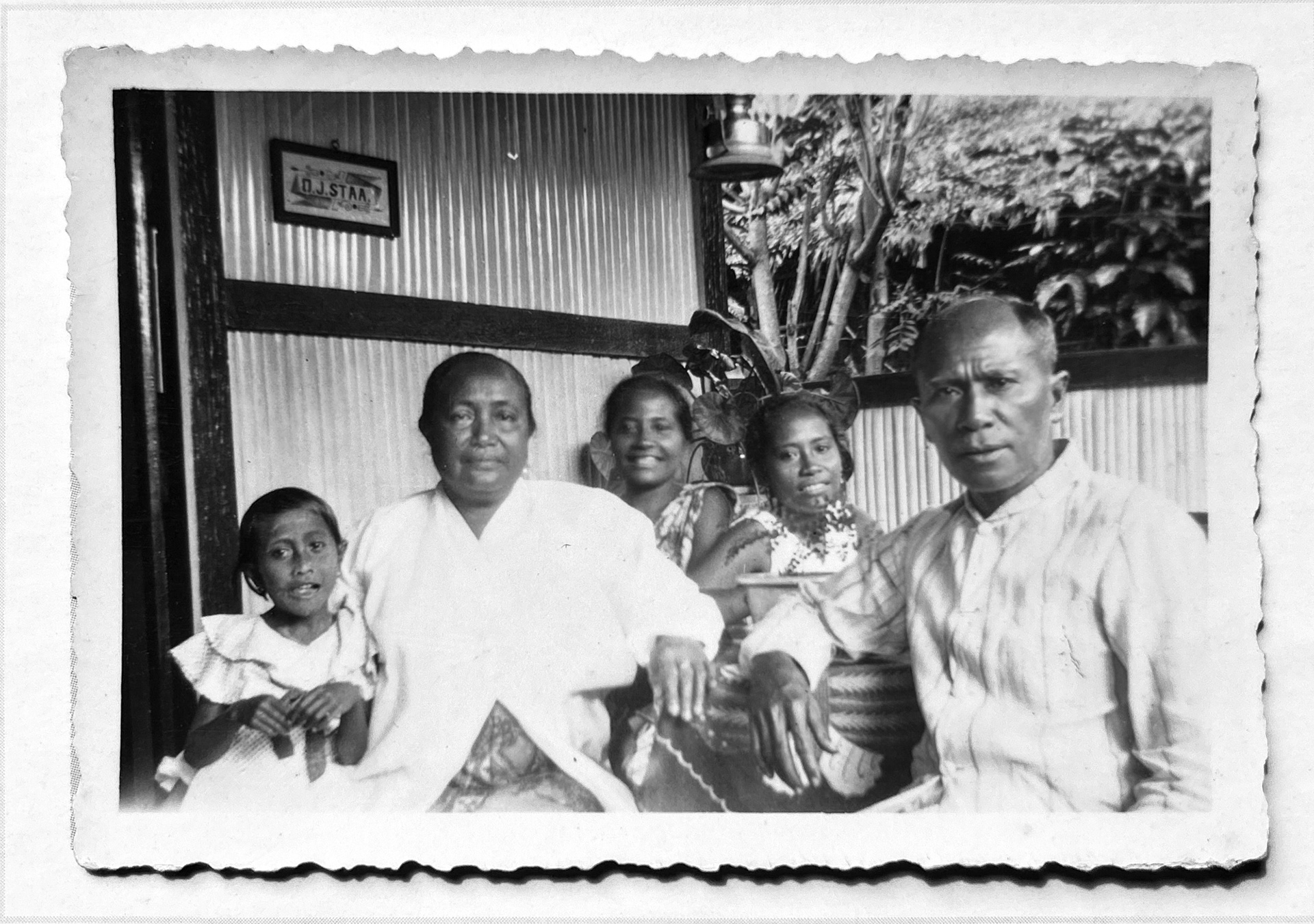 1931 The Moluccas - From left to right: Carolina, mother Anna Mariana, sisters Floor and Sonja, father Daniel Johan
