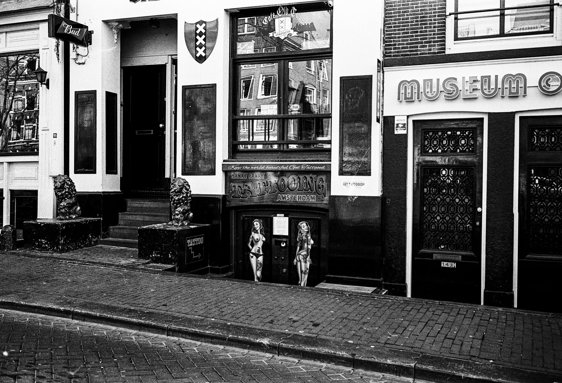 A closed Hanky Panky Tattoo studio - Oudezijds Voorburgwal