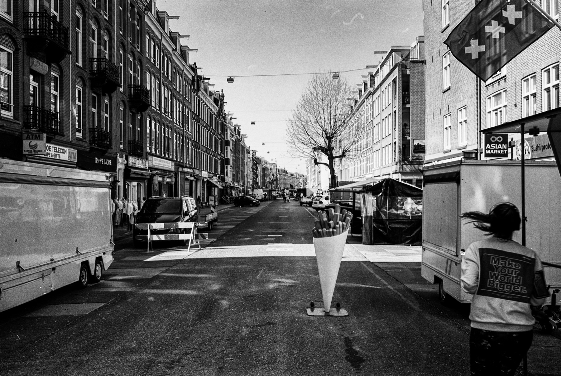 Albert Cuypstraat vanaf de Van Woustraat