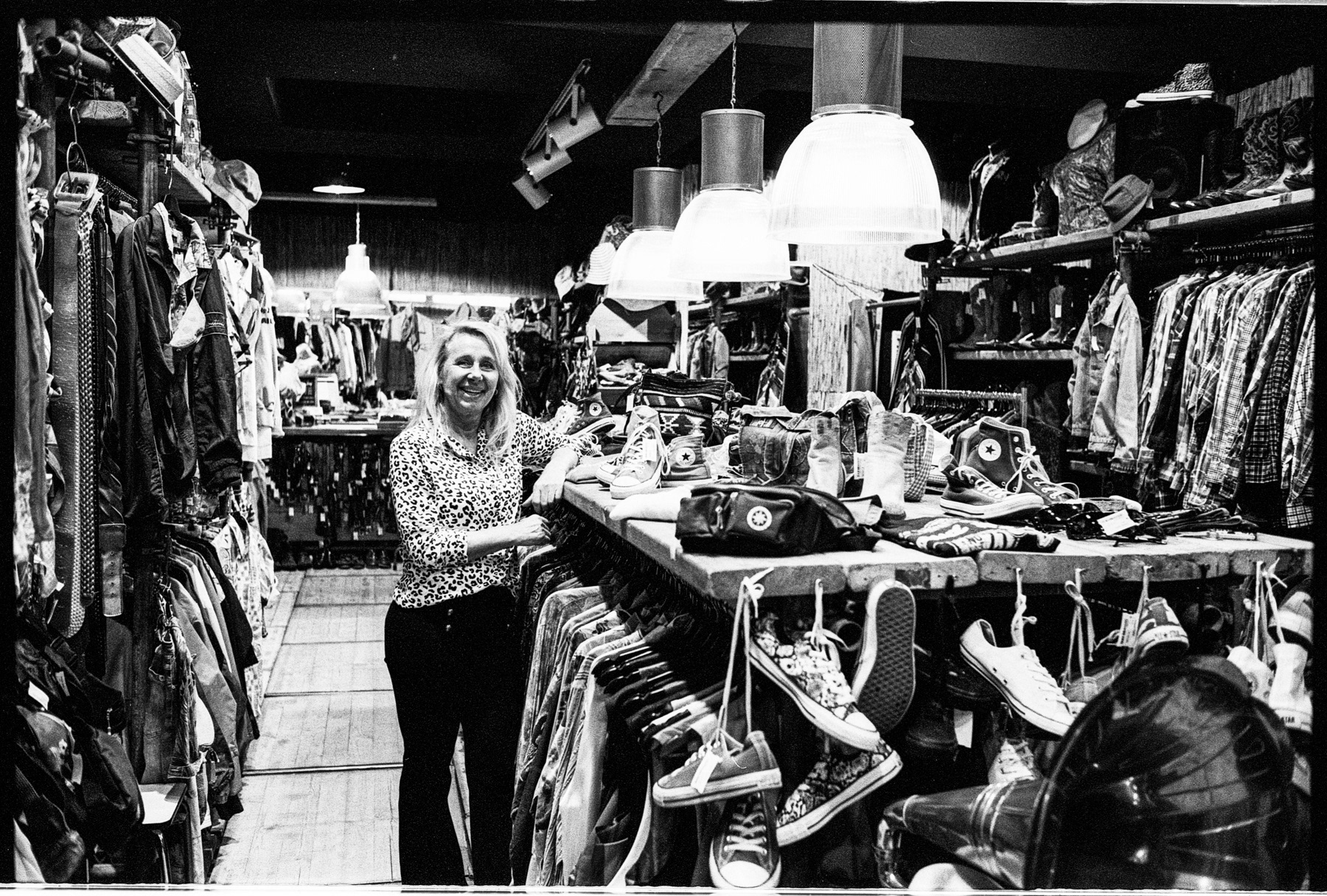 Carolien van Vintage Island in de Zadelstraat nog steeds aan het werk