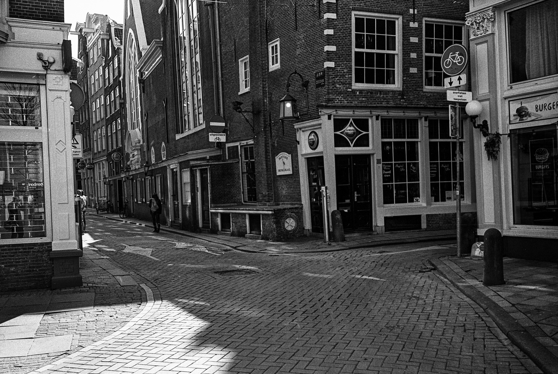 Hoek Zeedijk - Prins Hendrikkade