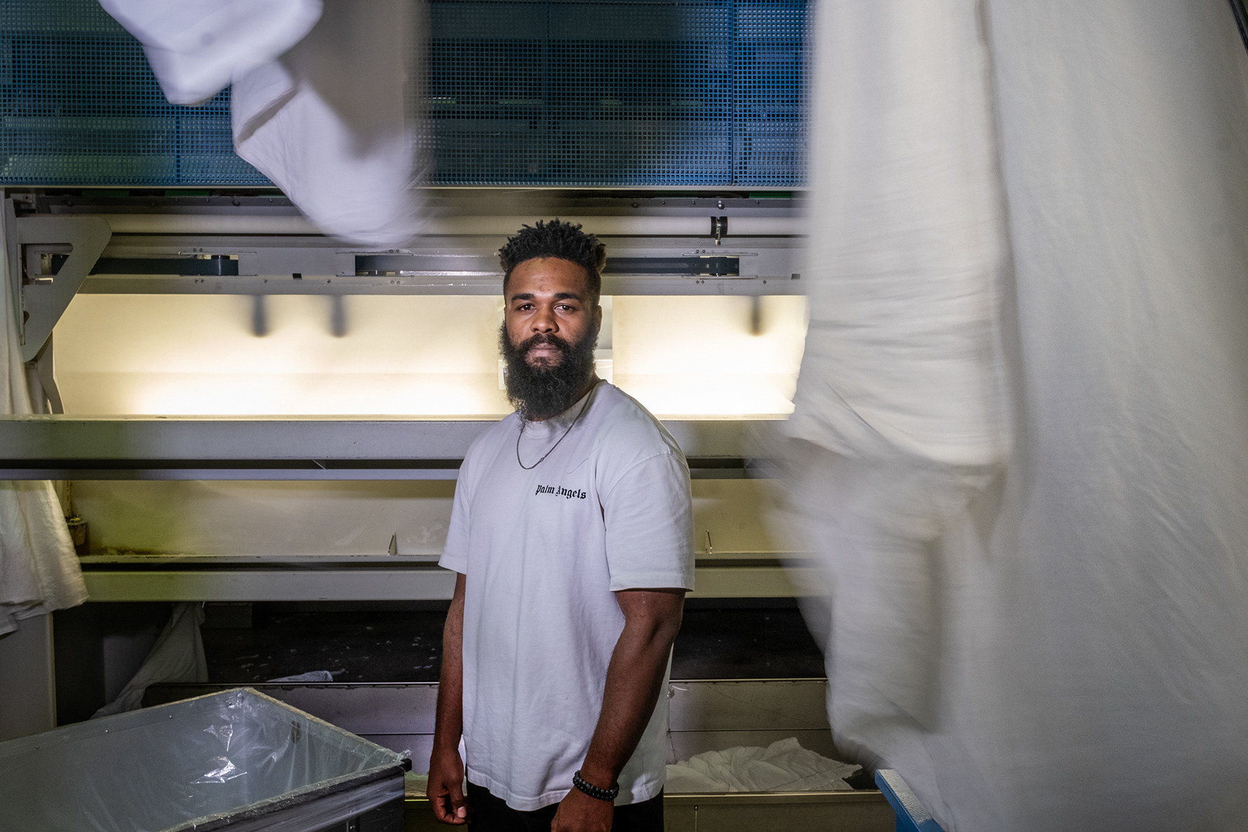 Operator cloth ironer • Secteur Entretien du textile • Entreprise de nettoyage et location de textile. Production (clean zone). Œ Operator cloth ironer • Sector Textiel- verzorging • Bedrijf voor de reiniging en het verhuur van textiel. Productie (clean zone).