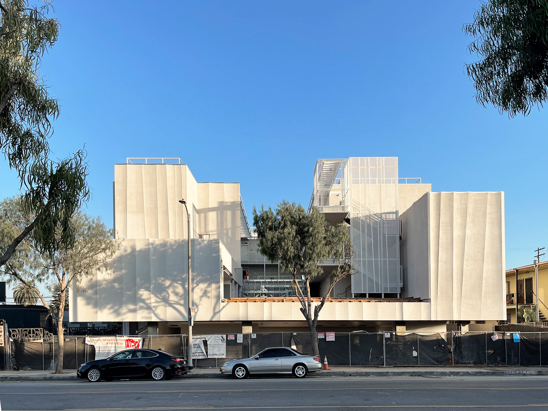 Brooks + Scarpa Rose Mixeduse Apartments Venice, CA