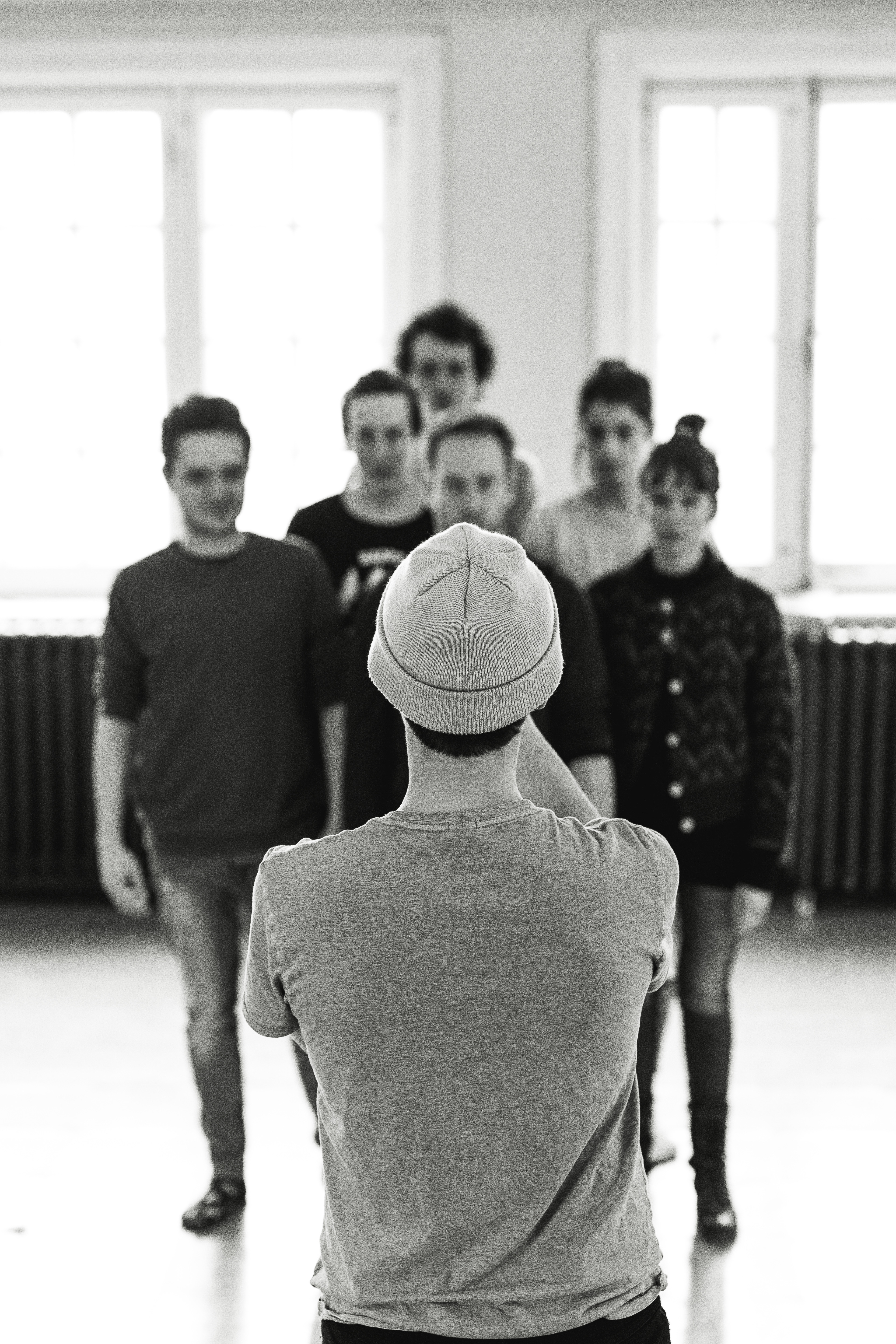 La fille qui se promène avec une hache, Répétition, 2018