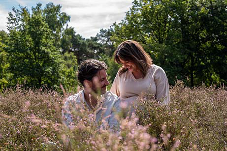 Familiefotografie in de natuur in Limburg of Brabant, zwangerschapsfotografie