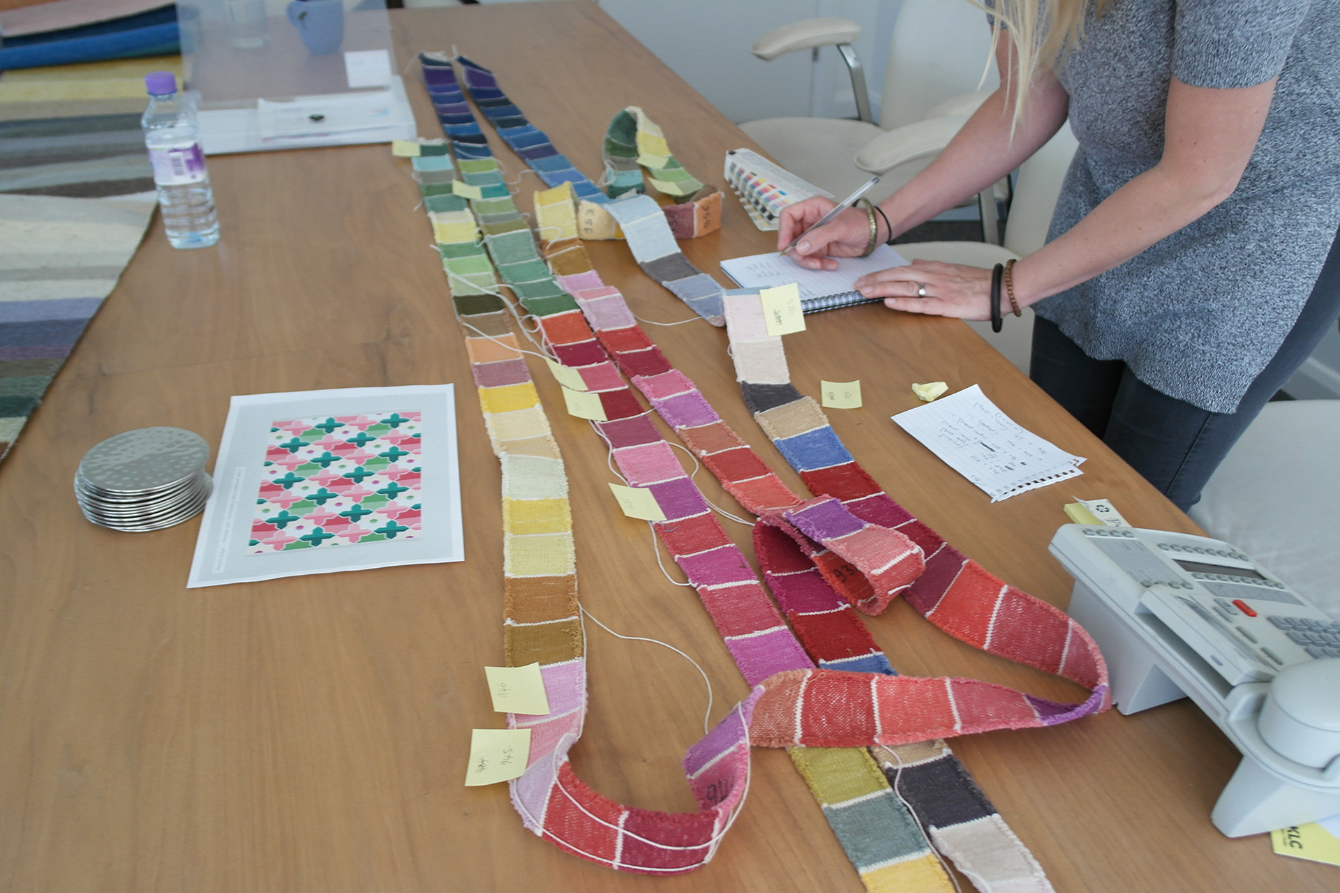Image of Caroline Oakey (Oaki) choosing thread colours for her rug at the KLC in Chelsea, London