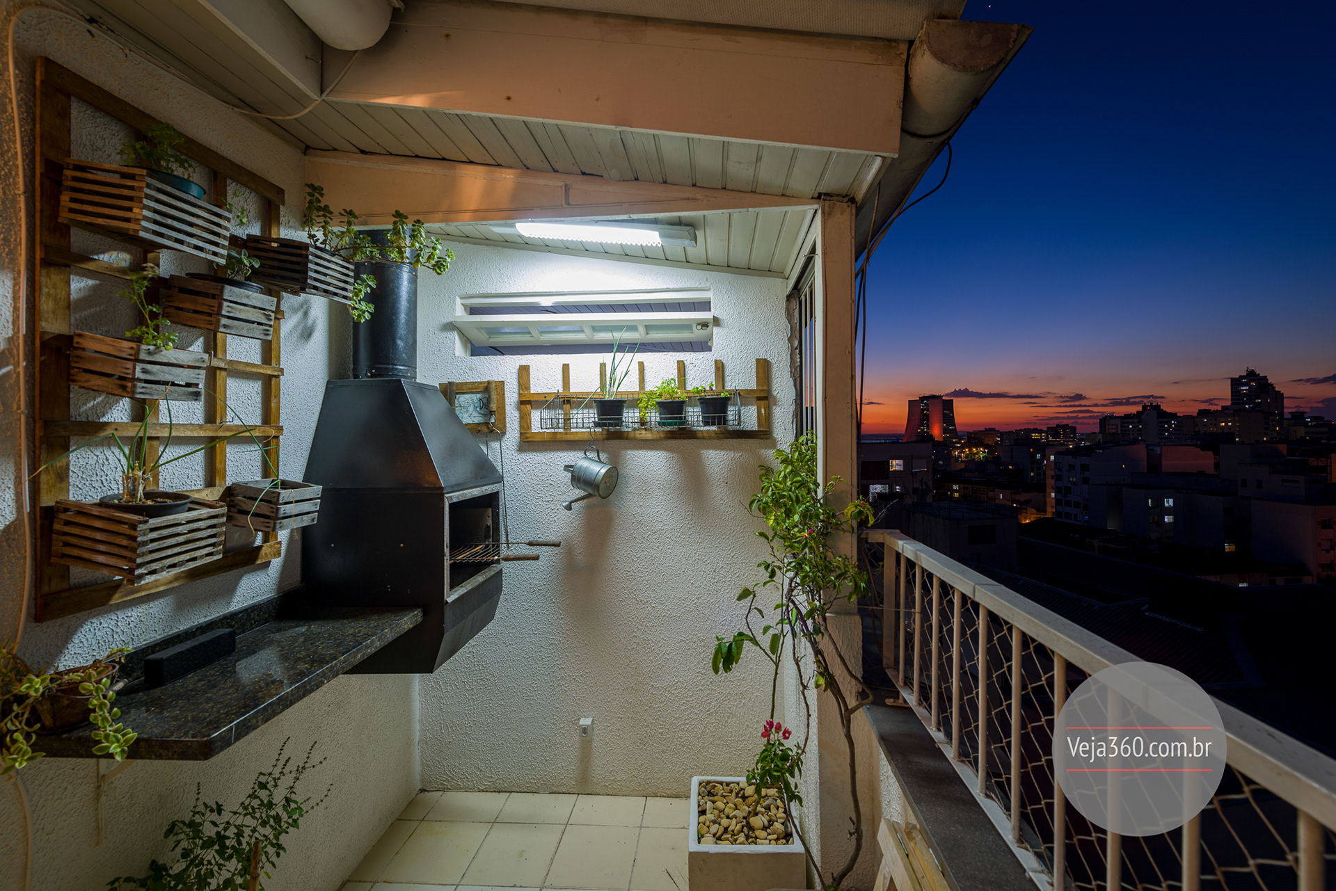 Terraço vista churrasqueira e horizonte - por do sol