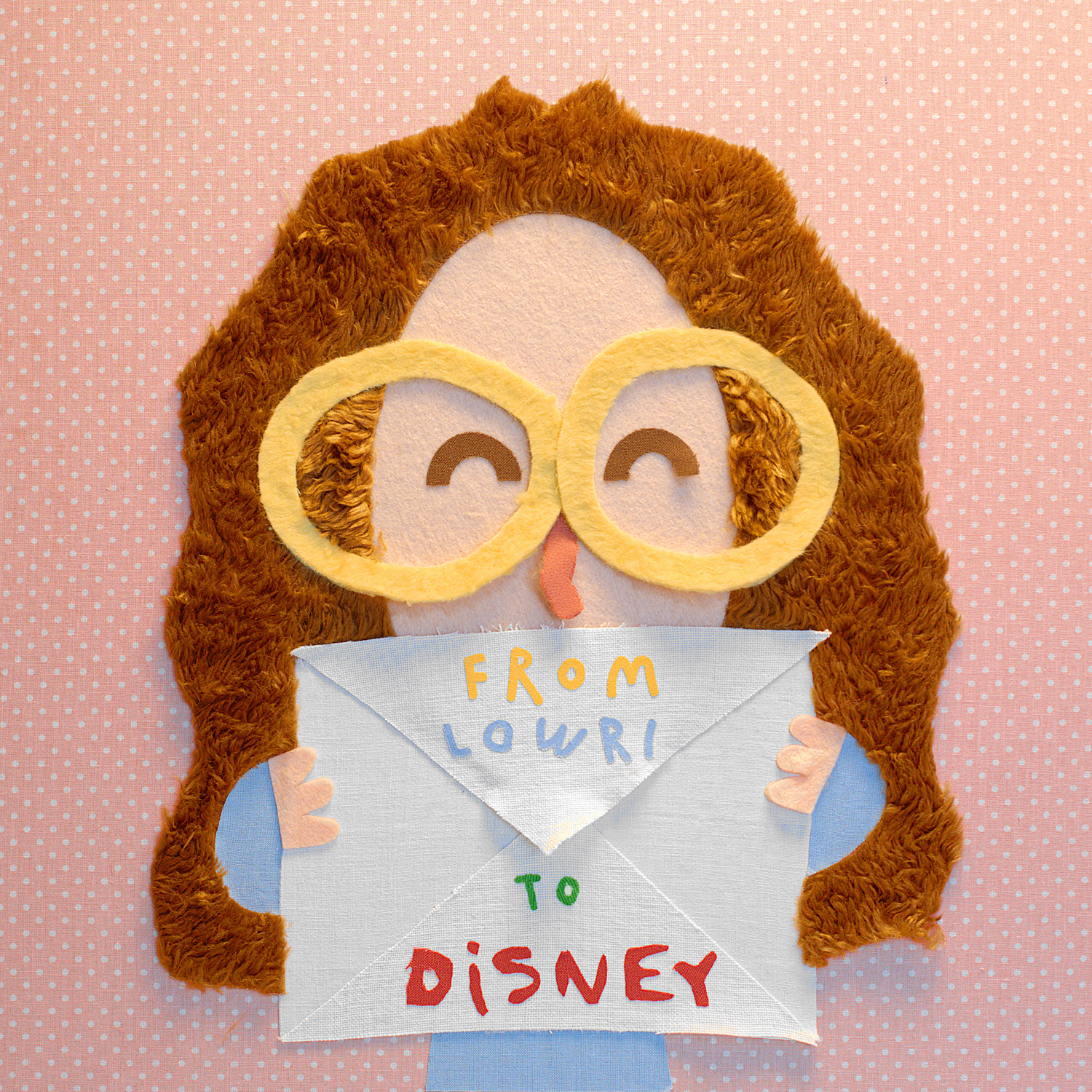 Fakt, že princezné v rozprávkach nenosia okuliare, nahneval deväťročnú Lowri natoľko, že sa rozhodla napísať list výkonému riaditeľovi spoločnosti Disney. O tri roky neskôr vstúpil do kín animovaný film Encanto, ktorého hlavná hrdinka mala ako prvá disneyovská princezná na nose okuliare.
