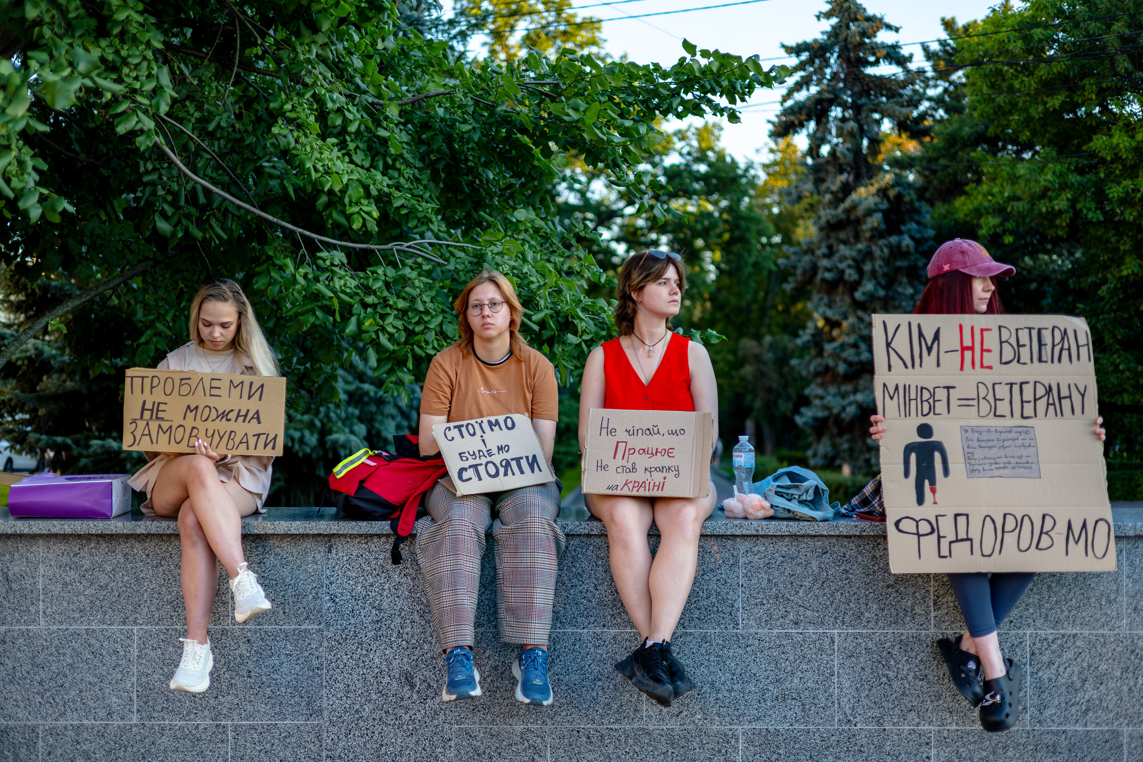 Problems cannot be silenced; We are standing. We will keep standing.;!; Don't touch what works - Don't put a full stop on the country;  Kim is not a veteran/minister=veteran; Fedorov MoD