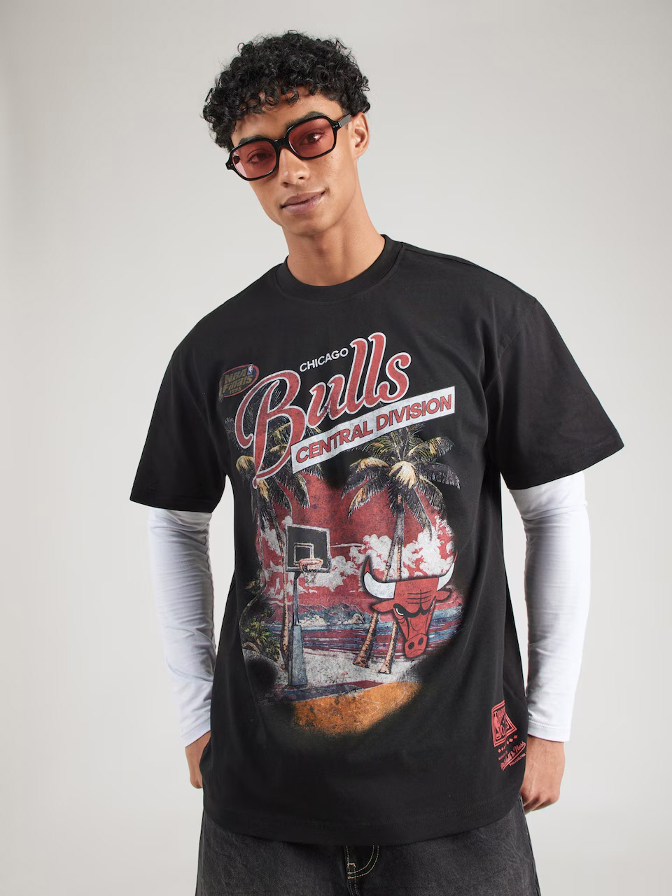 Mitchell & Ness Paradiso Chicago Bulls Tee on Model