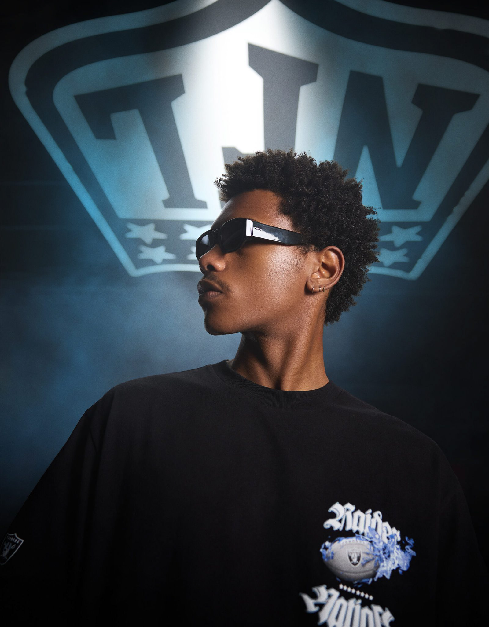 NFL x Bershka Super Bowl Collection_Raiders Graphic Tee. Photoshoot by Bershka
