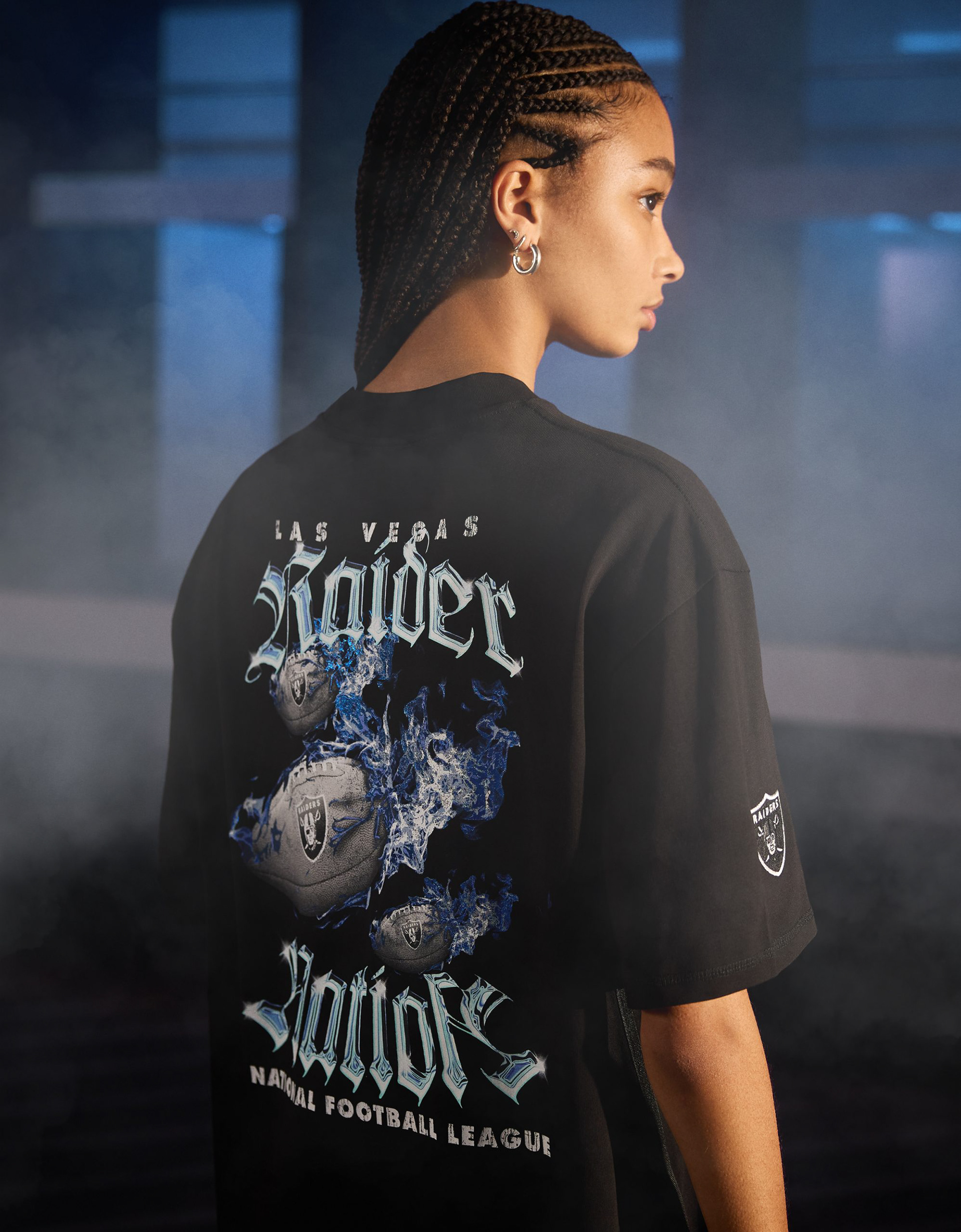 NFL x Bershka Super Bowl Collection_Raiders Graphic Tee. Photoshoot by Bershka