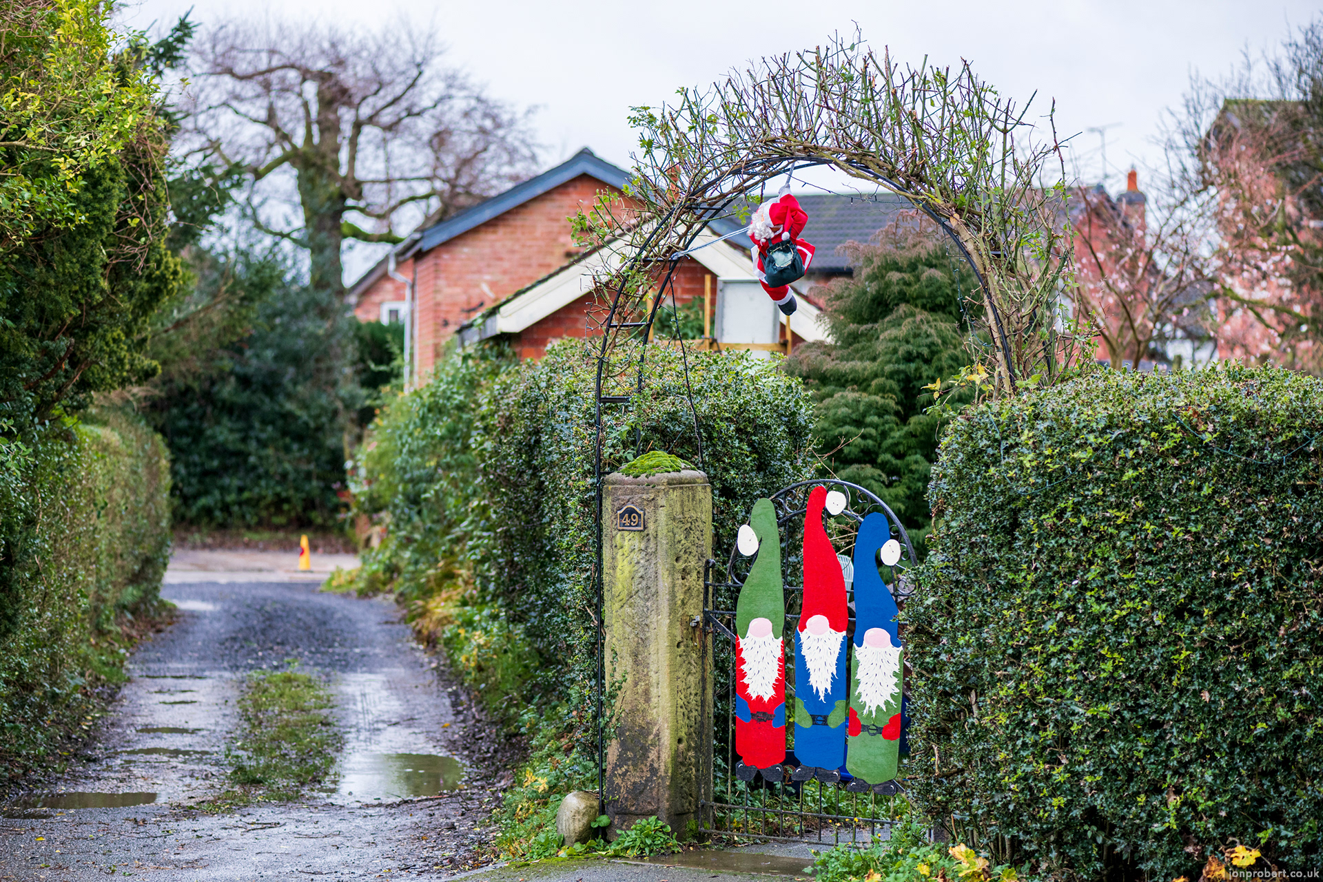 Does look a little bit like they've put Santa on the gallows to me...