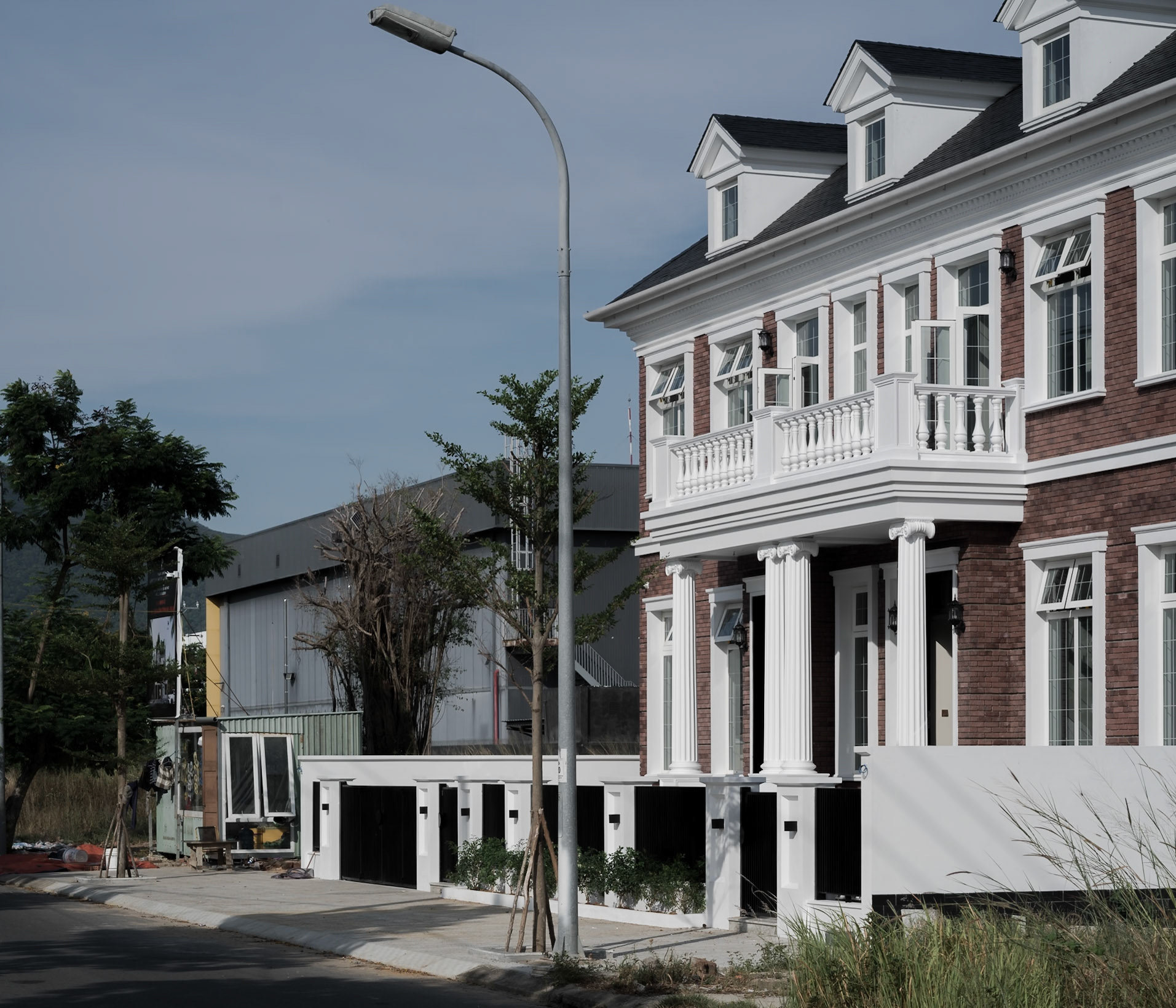 Large Residential Housefront, Trần Sâm Street, Đà Nẵng, Jun. 2026