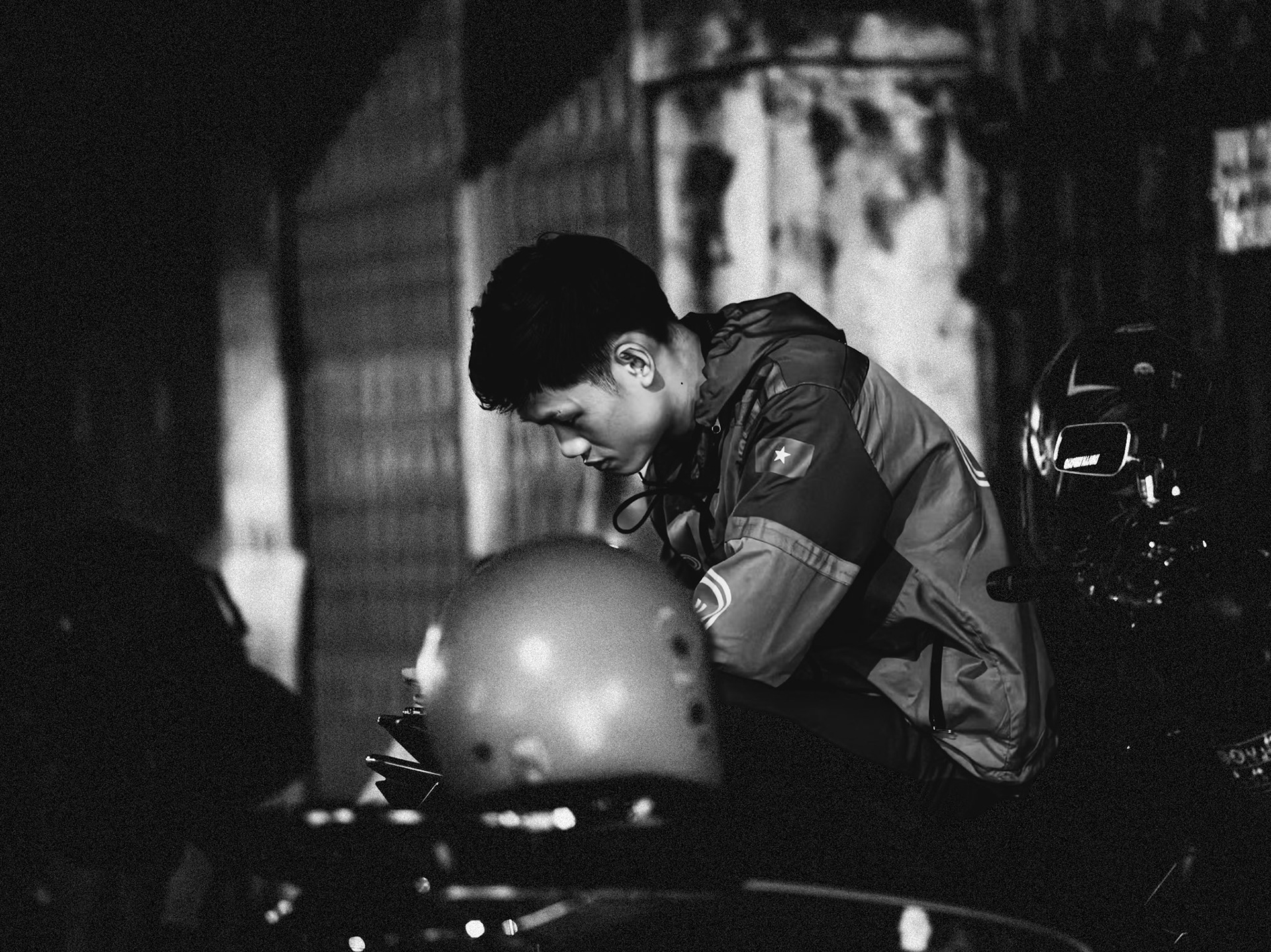 Part of the VN25 black-and-white series. All rights reserved.