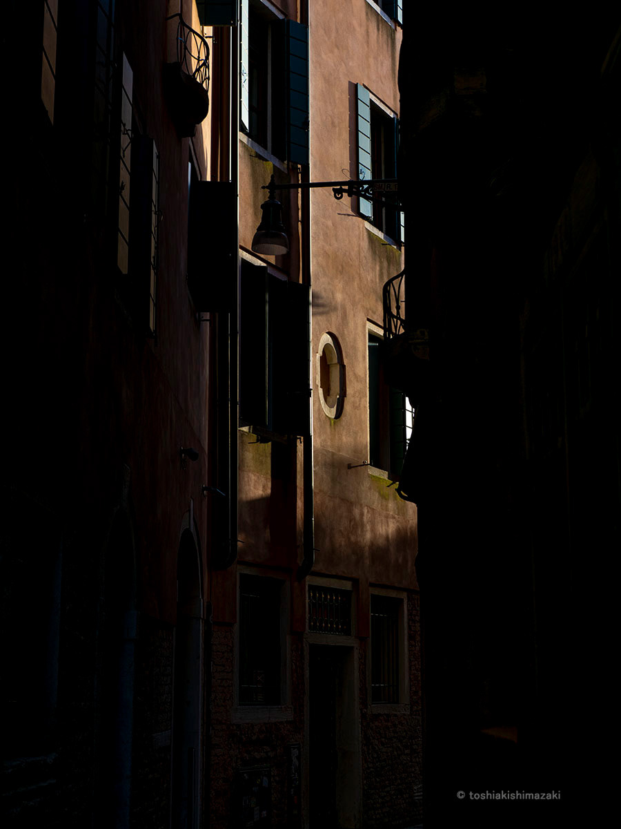 Lanes That Tempt You to Wander