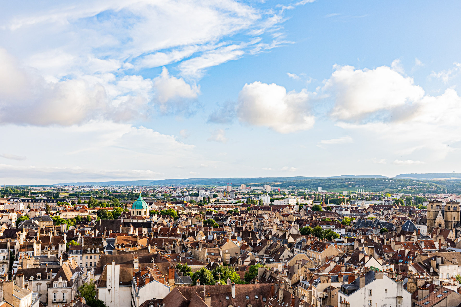 Vue aérienne de Dijon depuis la tour Philippe Le Bon, sur le centre-ville.