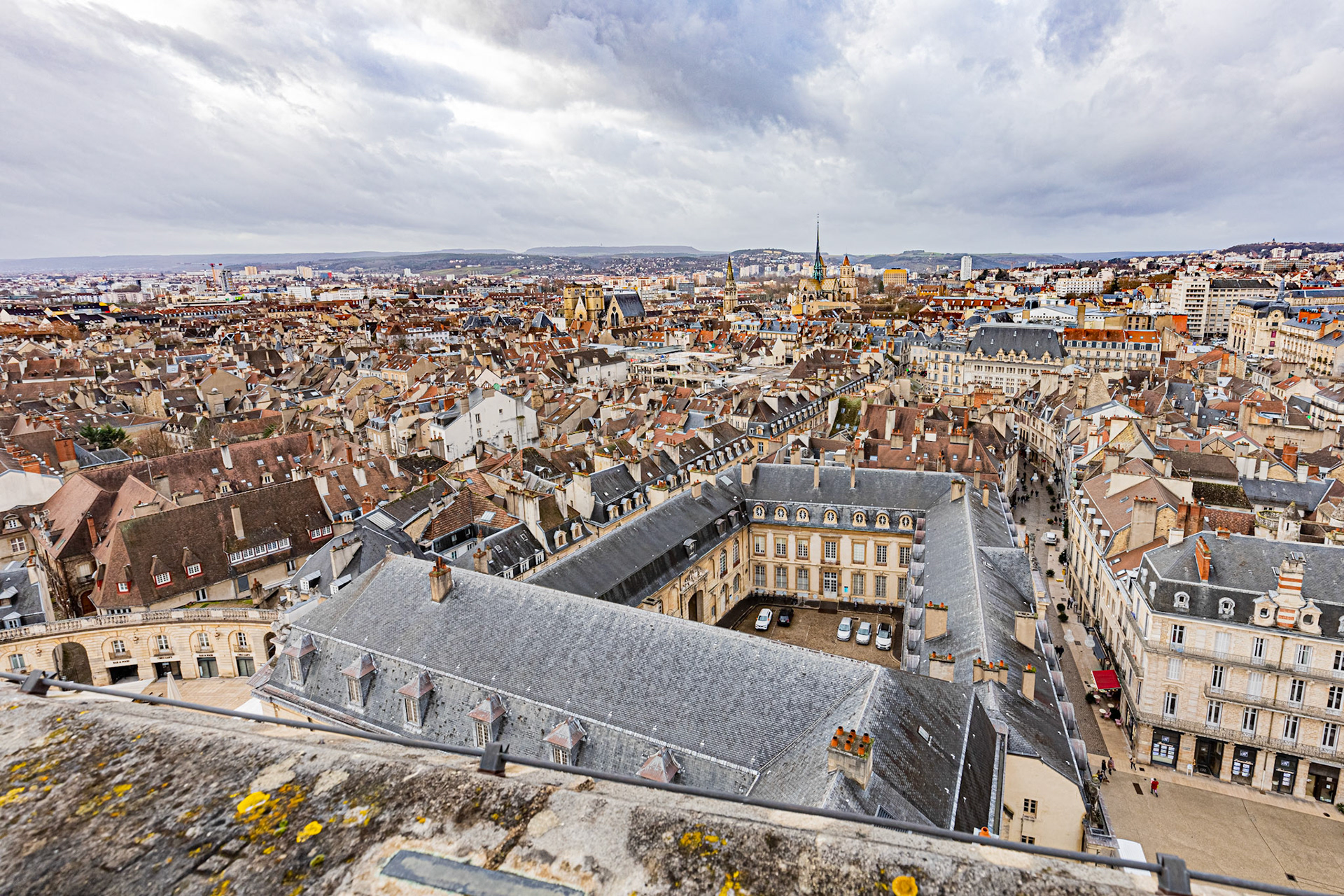 Vue aérienne sur Dijon depuis la tour Philippe Le Bon, Palais des Ducs.