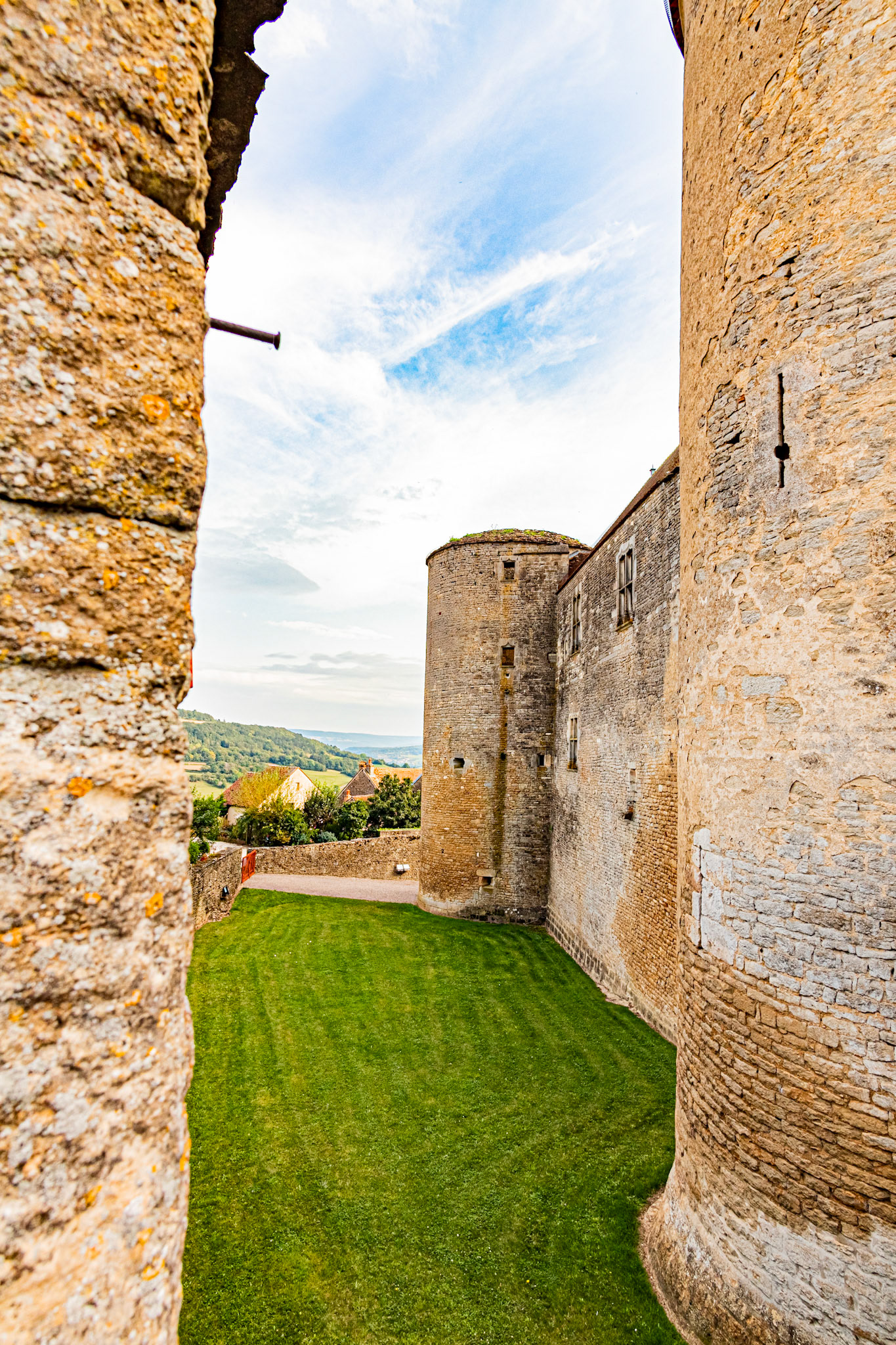 Enceinte du château de Châteauneuf-en-Auxois en Côte d'Or.