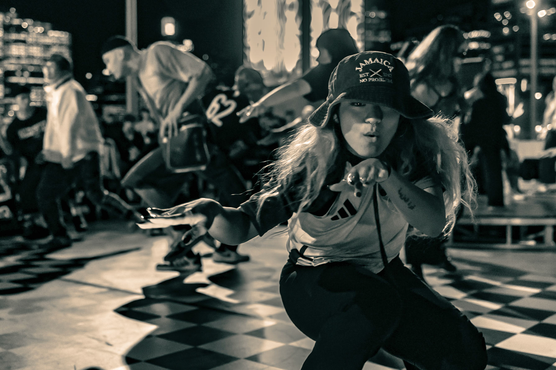 Crowd dance