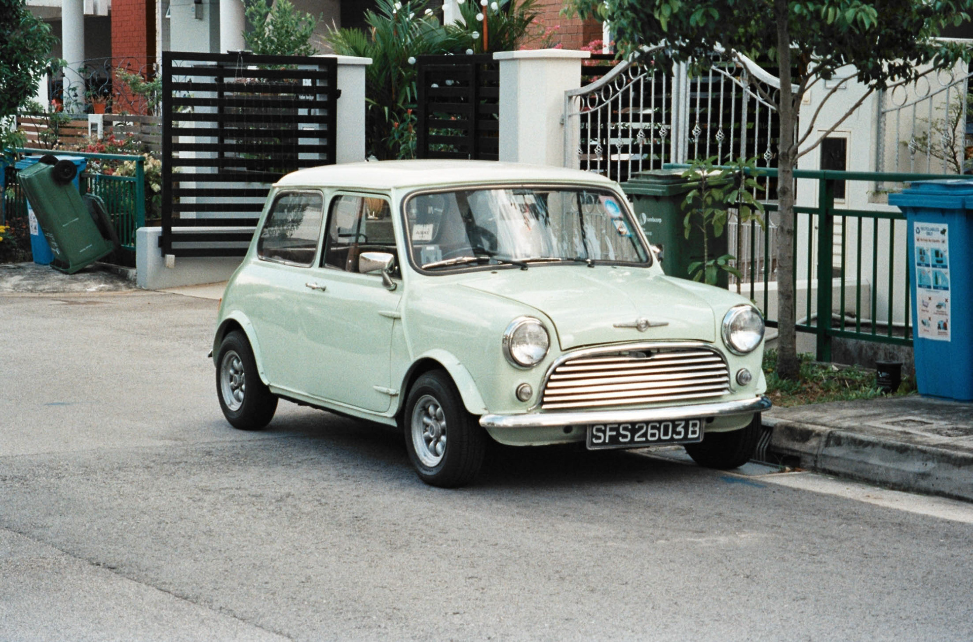 Vintage-ey car