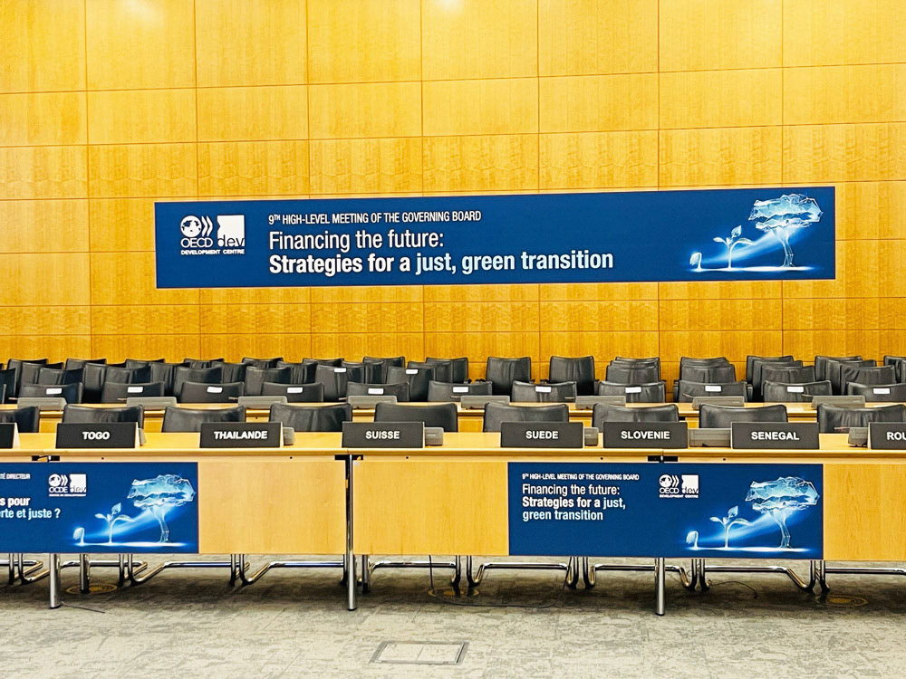 Electrostatic banners and more