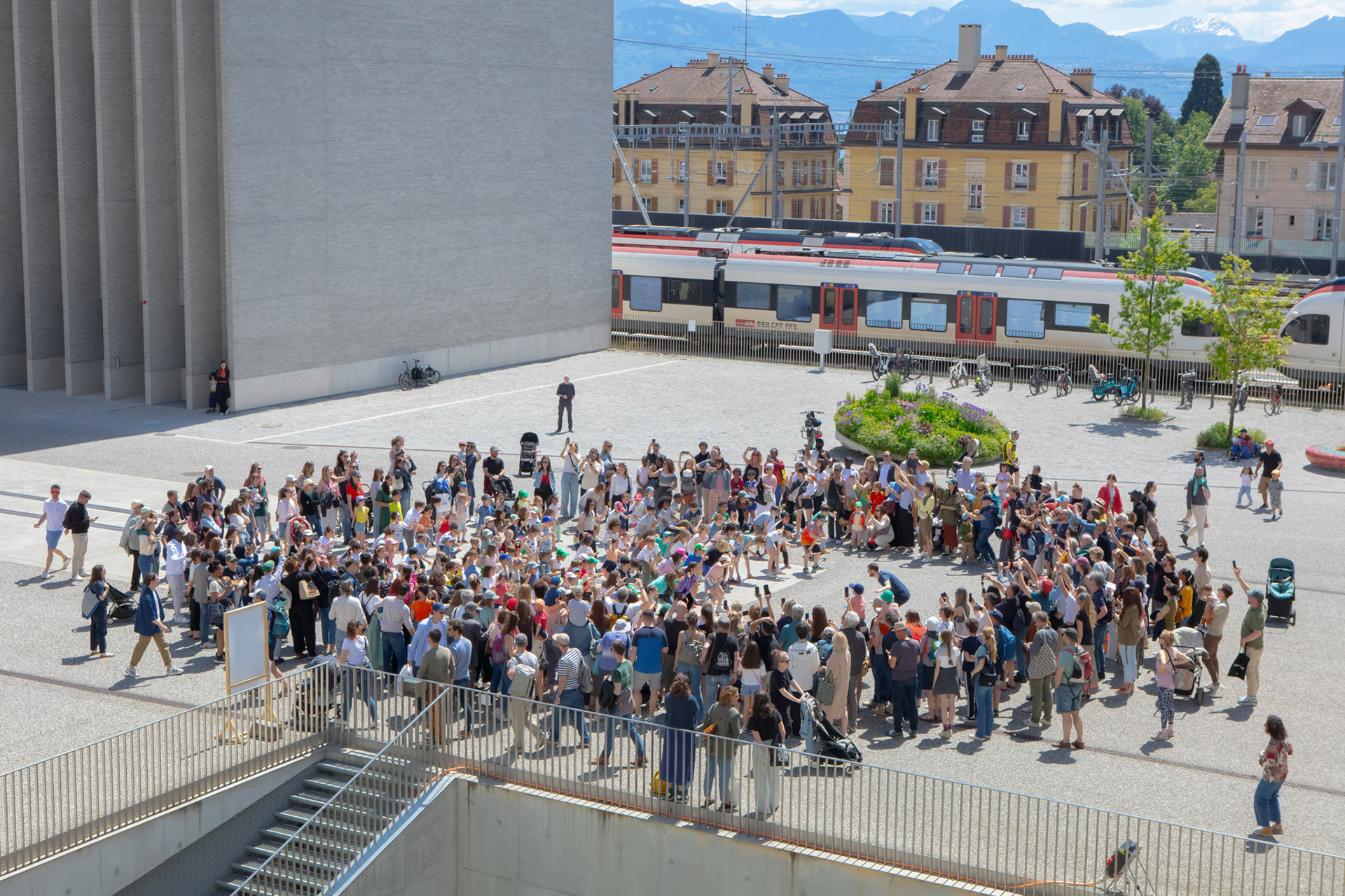 FLASHMOB PAR 300 ENFANTS – performance avec les élèves de Mon-Repos