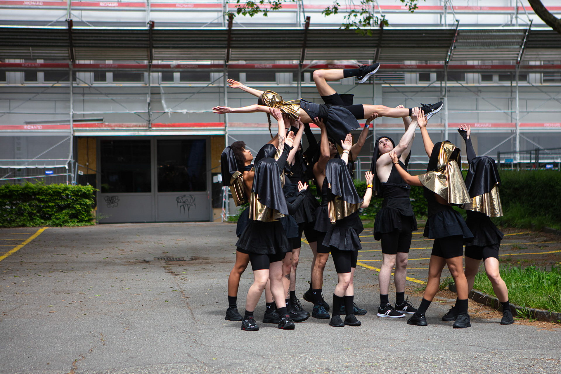 LA CLIQUE – CFC DANSE CONTEMPORAINE – Performance de Delgado Fuchs