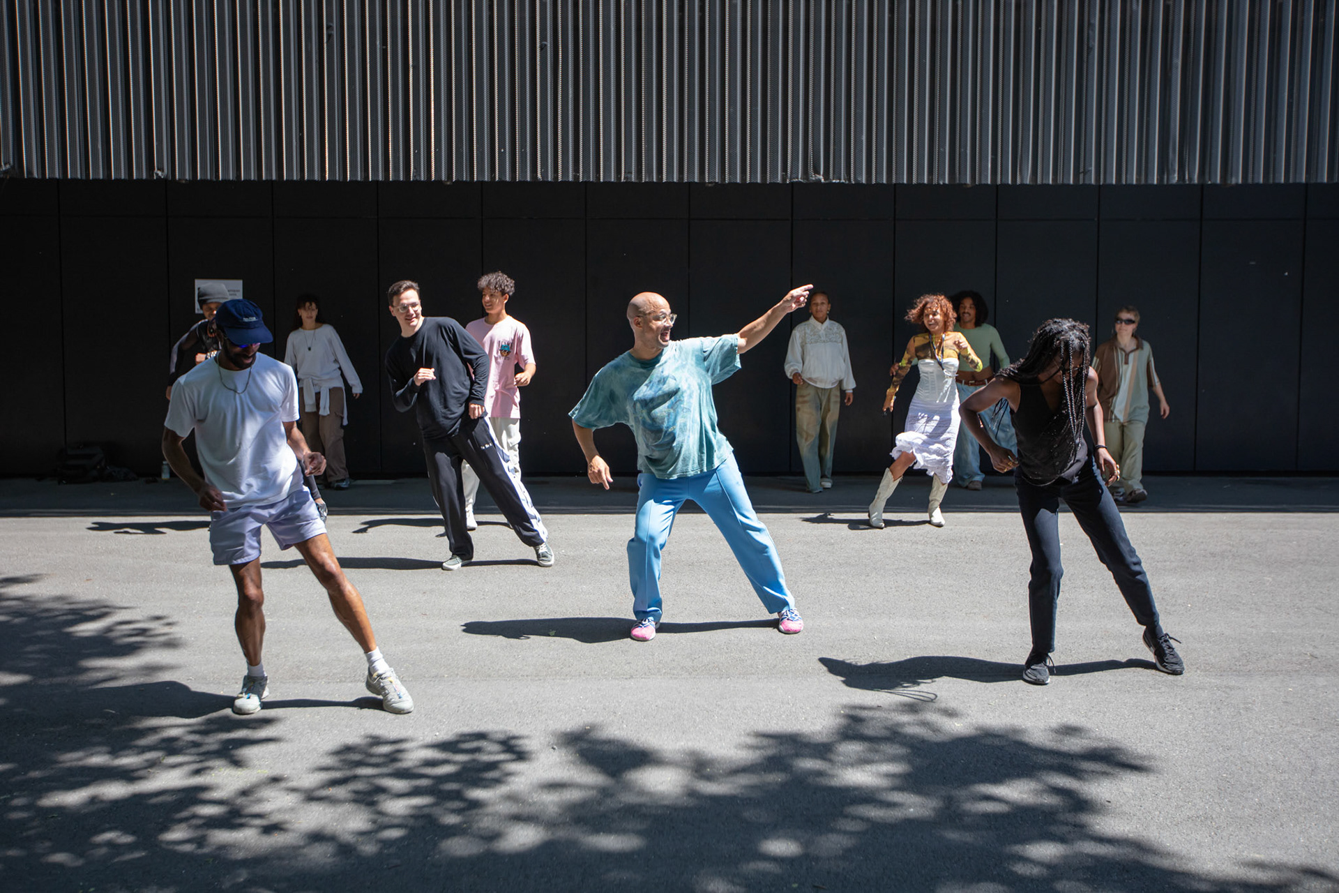 LINE DANCES – performance de Jeremy Nedd