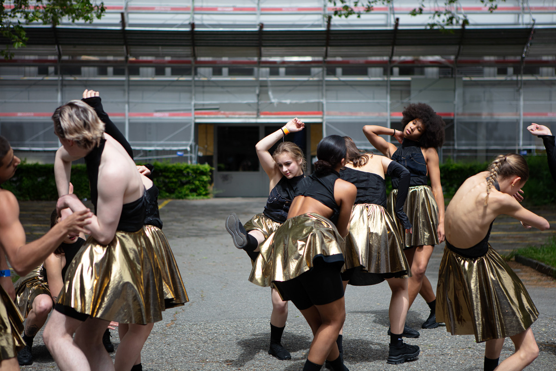LA CLIQUE – CFC DANSE CONTEMPORAINE – Performance de Delgado Fuchs