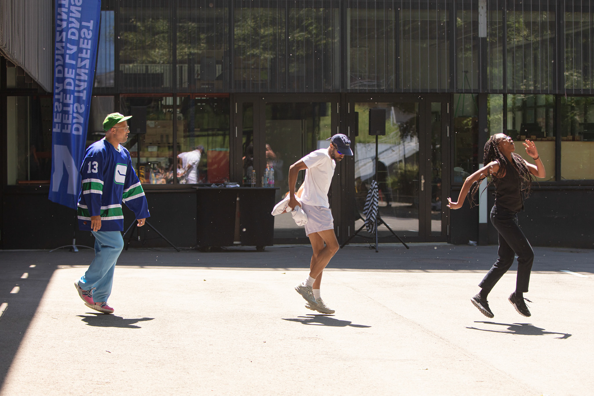 LINE DANCES – performance de Jeremy Nedd