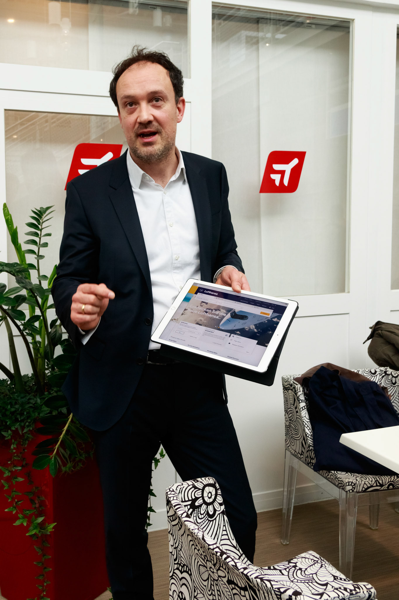 Lufthansa uncovers their new CI