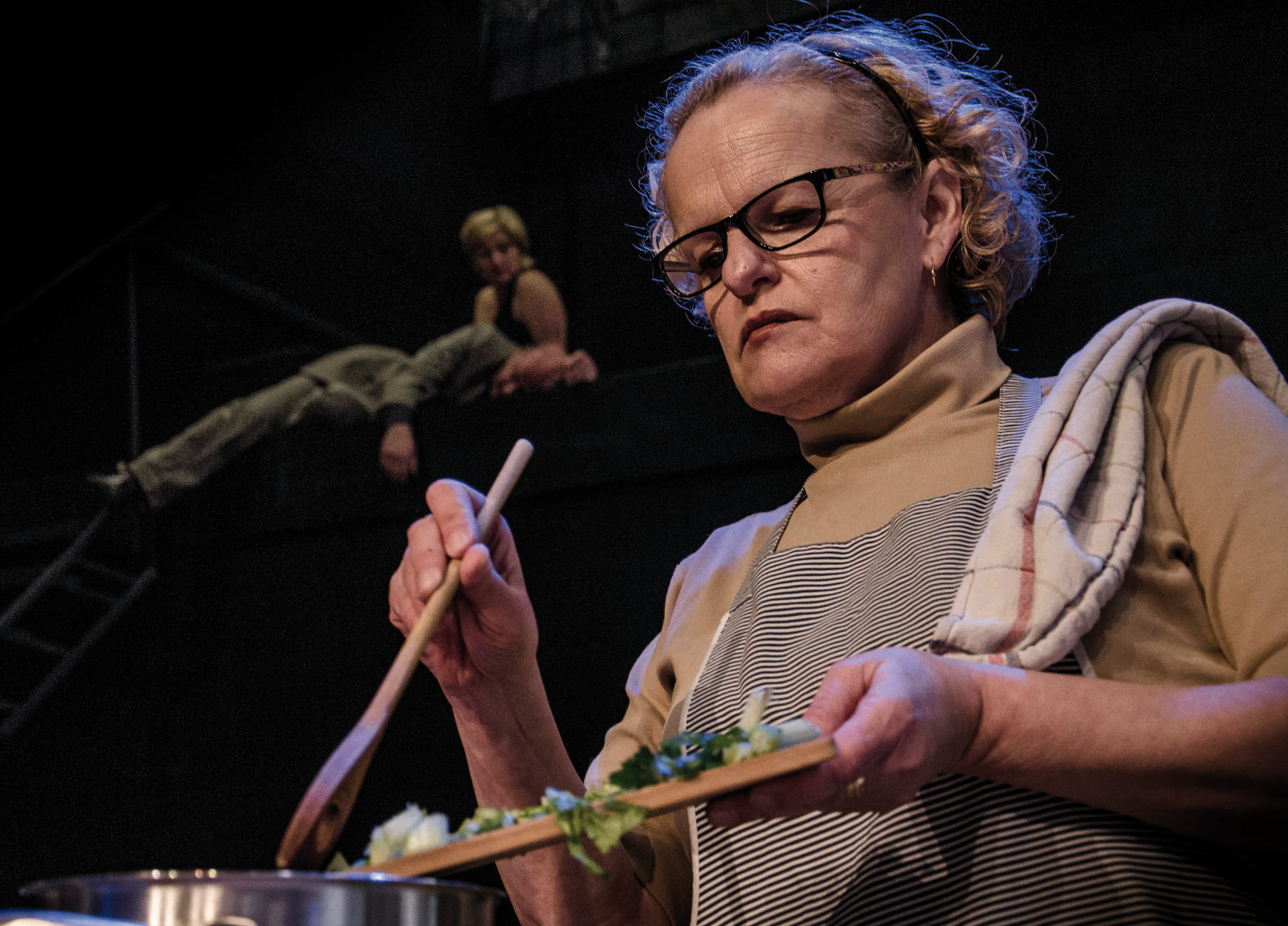 "Vrouw eet man", comedy