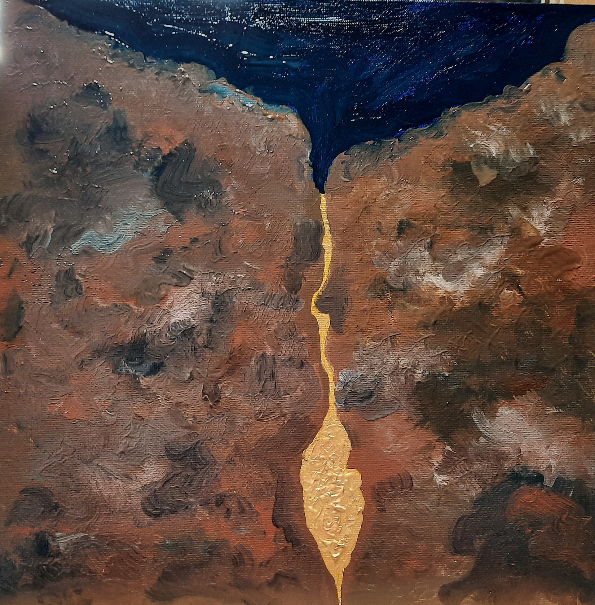‘’Finding the Gold’’ Amanda Jane Ogden, oil paints and gold acrylic paint on canvas panel, 2020 This piece is about finding a seam of gold, deep in the rock, even under a dark sky. (30 x 30cm/27¾ x 27¾") @amanda_jane_textiles