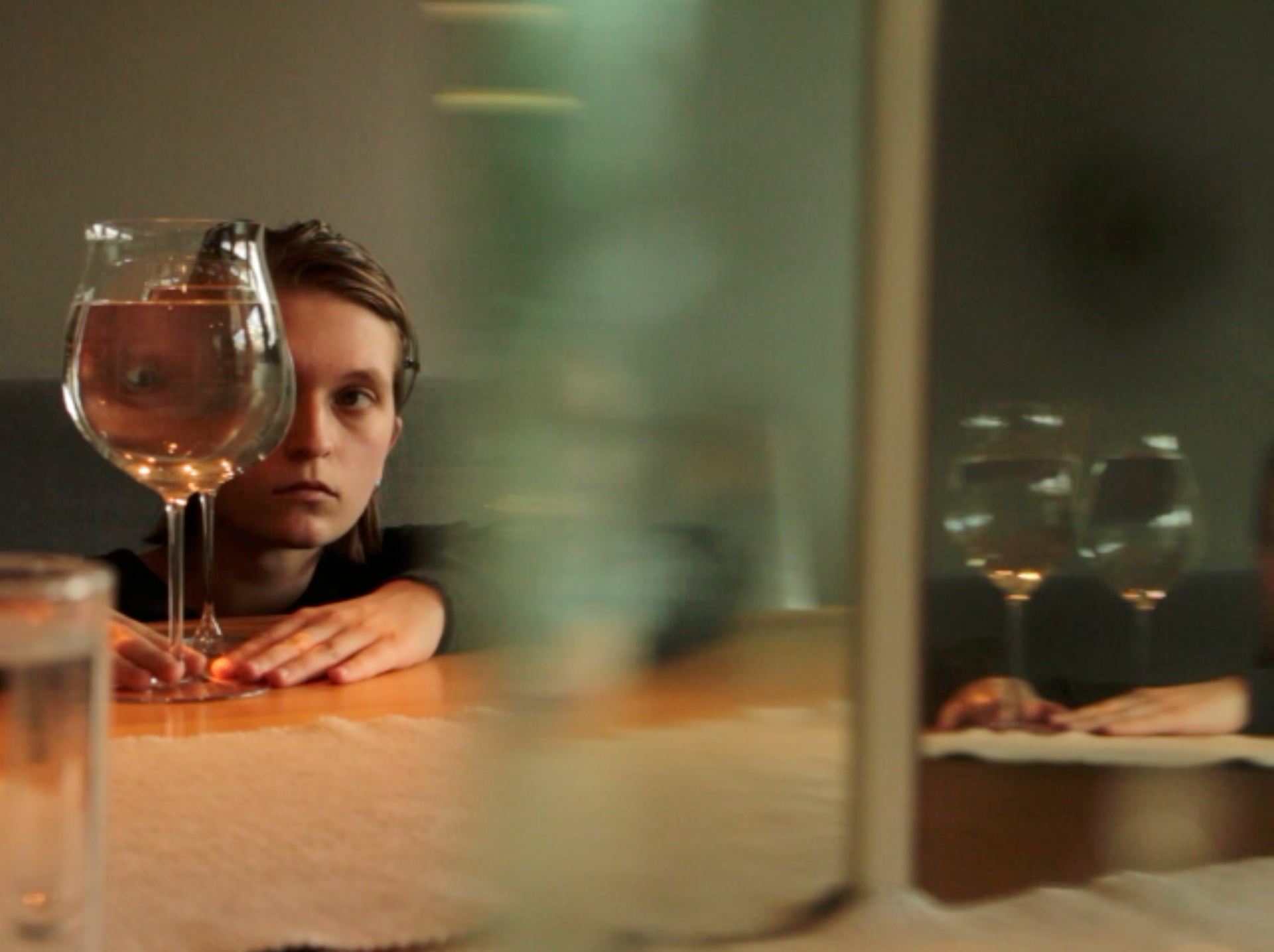 ‘’Limitation’’ Sanna Soensteboe, video, 2020 ‘’As this is the final year of my Bachelor in Fine art, I have found it challenging to create work without real access to the studio. In 2020, my work has become about creating videos that are about our subjective way of experiencing the world. In 'Limitations', I describe just this, making the spectator aware of the skewed way we engage with the world as individuals.’’ @sa.snart