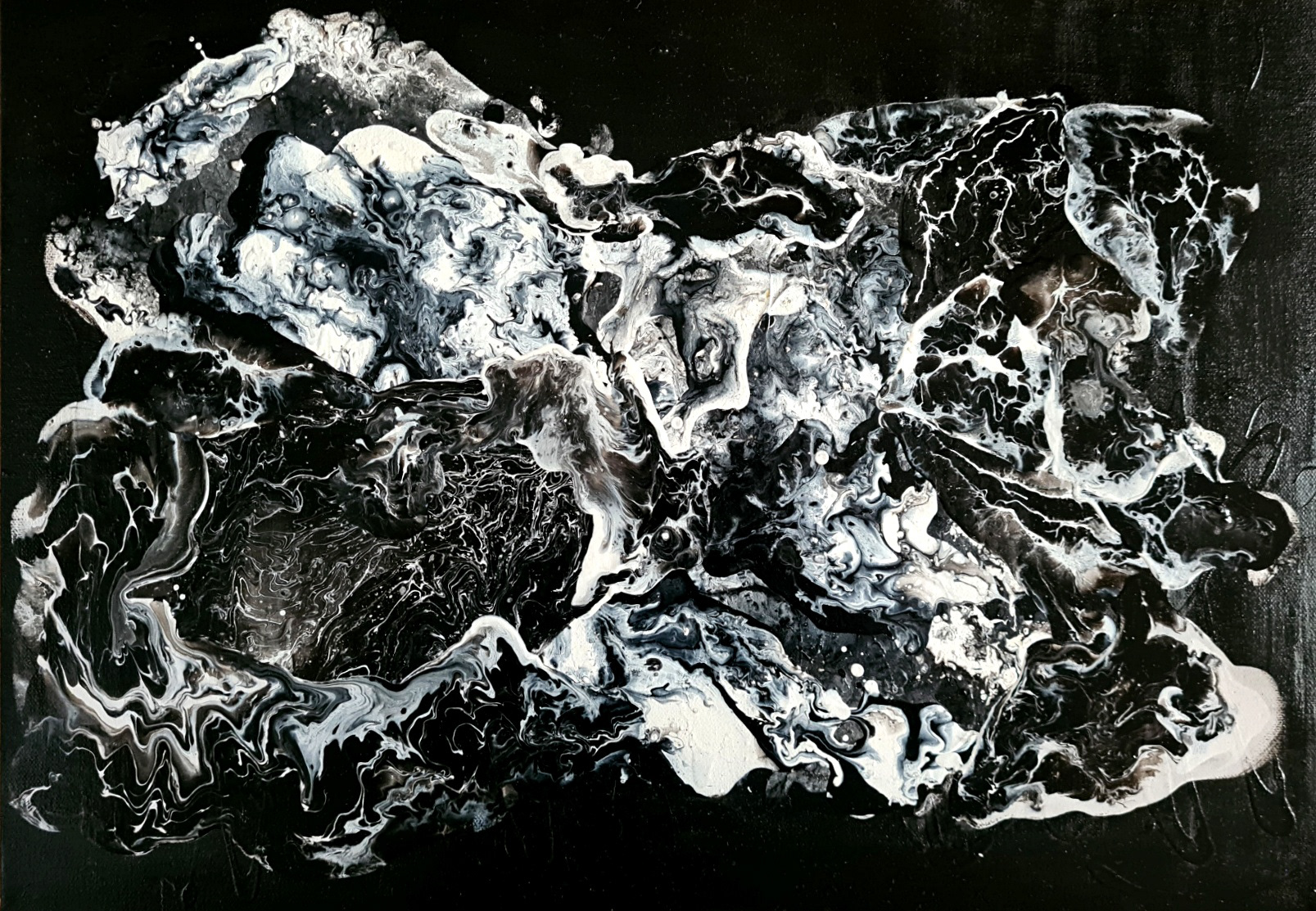 “Calamity”, painting, mixed media on canvas, 58 x 43 CM Charmagne Coble www.charmagnecoble.com @coblefinearts Elements of chaos and control are entwined with chemical destruction and a philosophy of trauma that are poured through the canvas to express grief, decay and recovery.