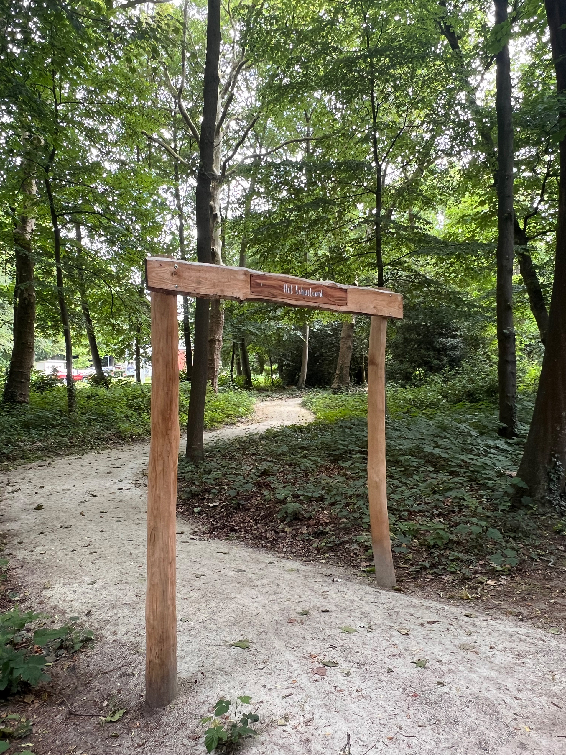 een pergola bij elk nieuw deel van het pad