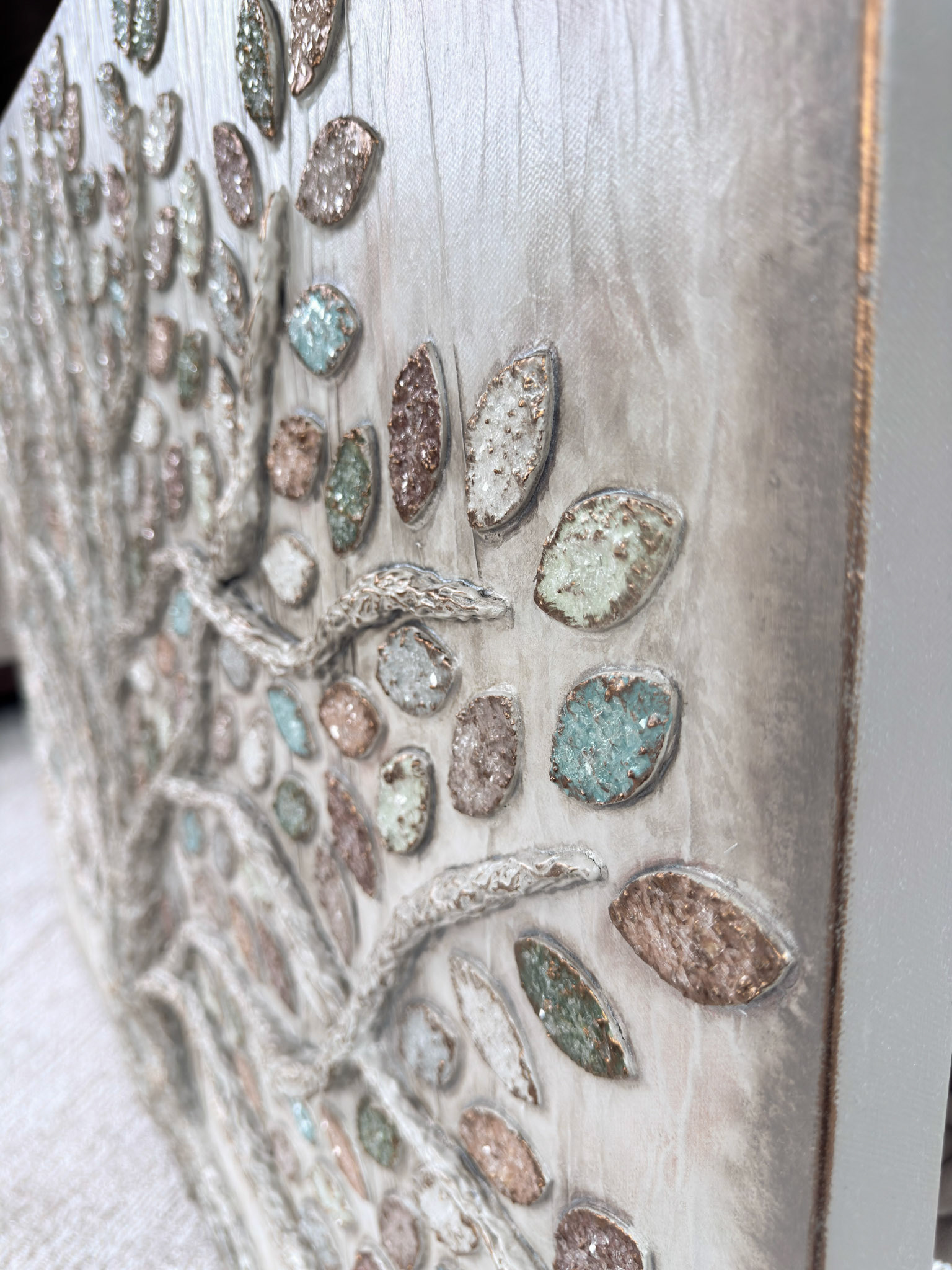details: metallic edges