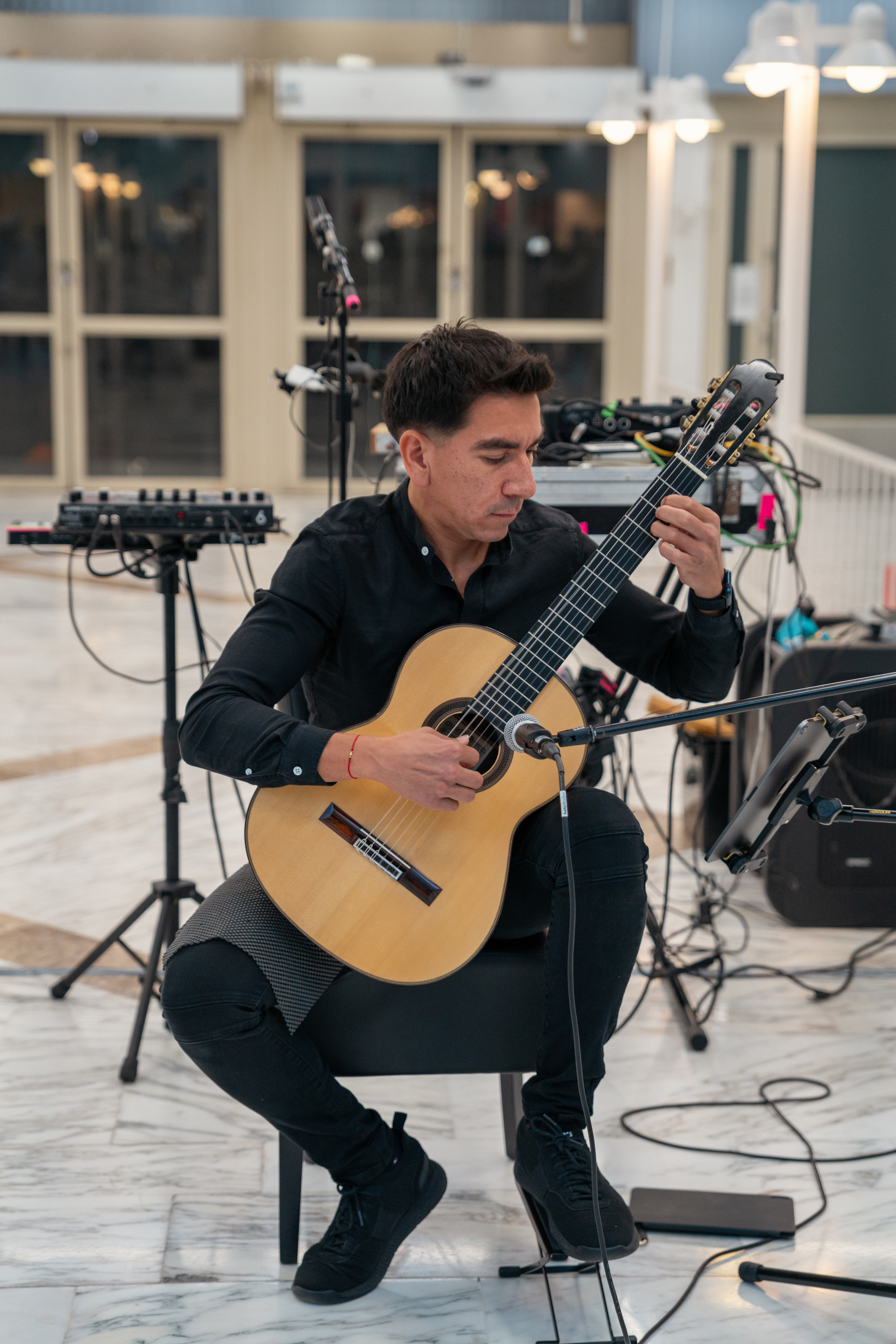 Alan Guerra's acoustic guitar performance "Echoes of Glory". (Picture: Siavash Minaravesh)